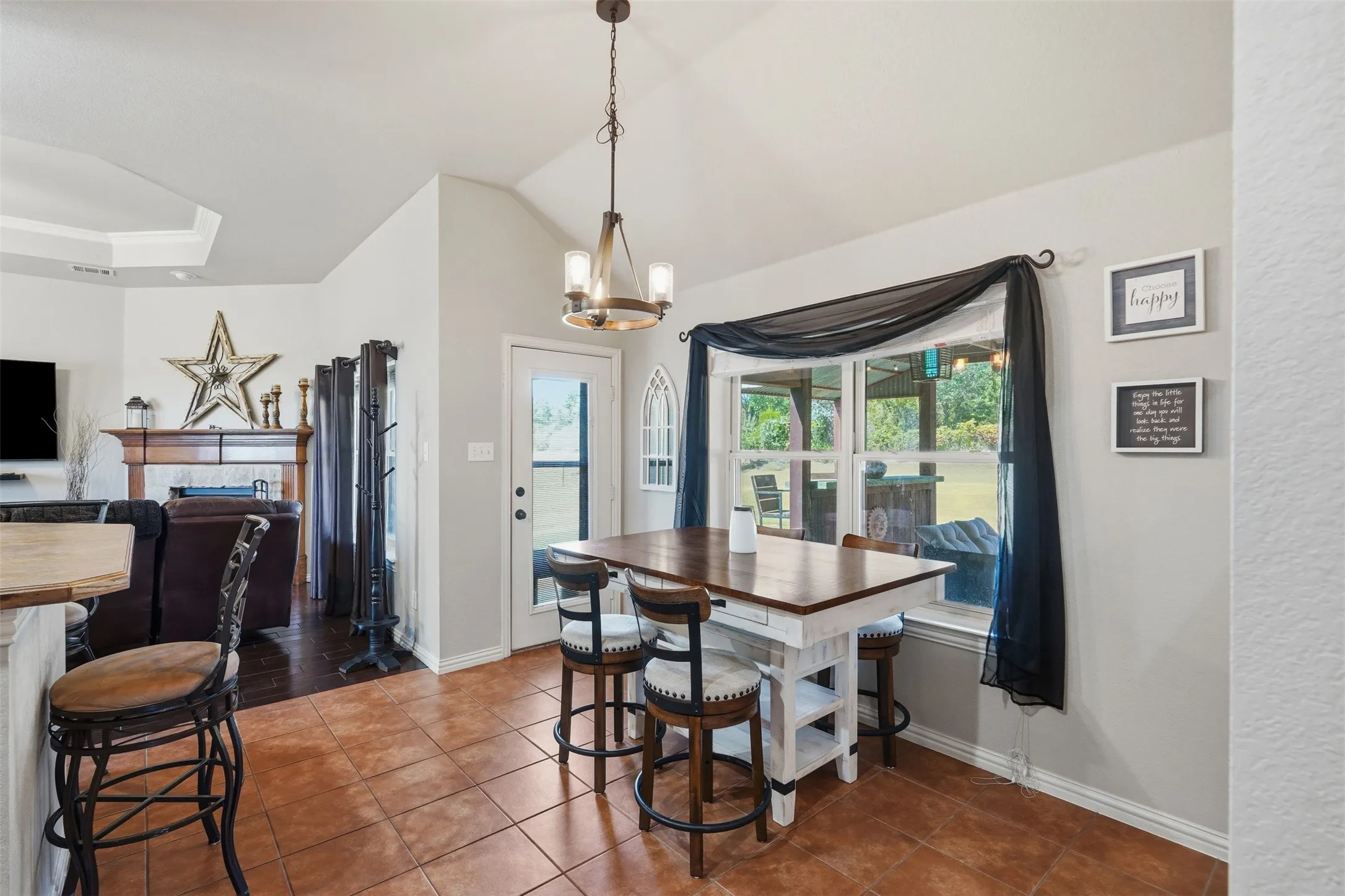 Single Family Residence For Sale in Parker County , 201 N Casey Court, Springtown, Texas 76082, 3 Bedroom, 2 Bathroom, Garage spaces, 1,942 Sqft, built in 2007, mls#21373551, Real Estate Agent in Springtown, Homes For Sale in Parker county, Homes For Sale in Springtown, Realtor in Springtown Texas, Real Estate Brokerage Independent Realty Texas, Luminita Cordes Realtor