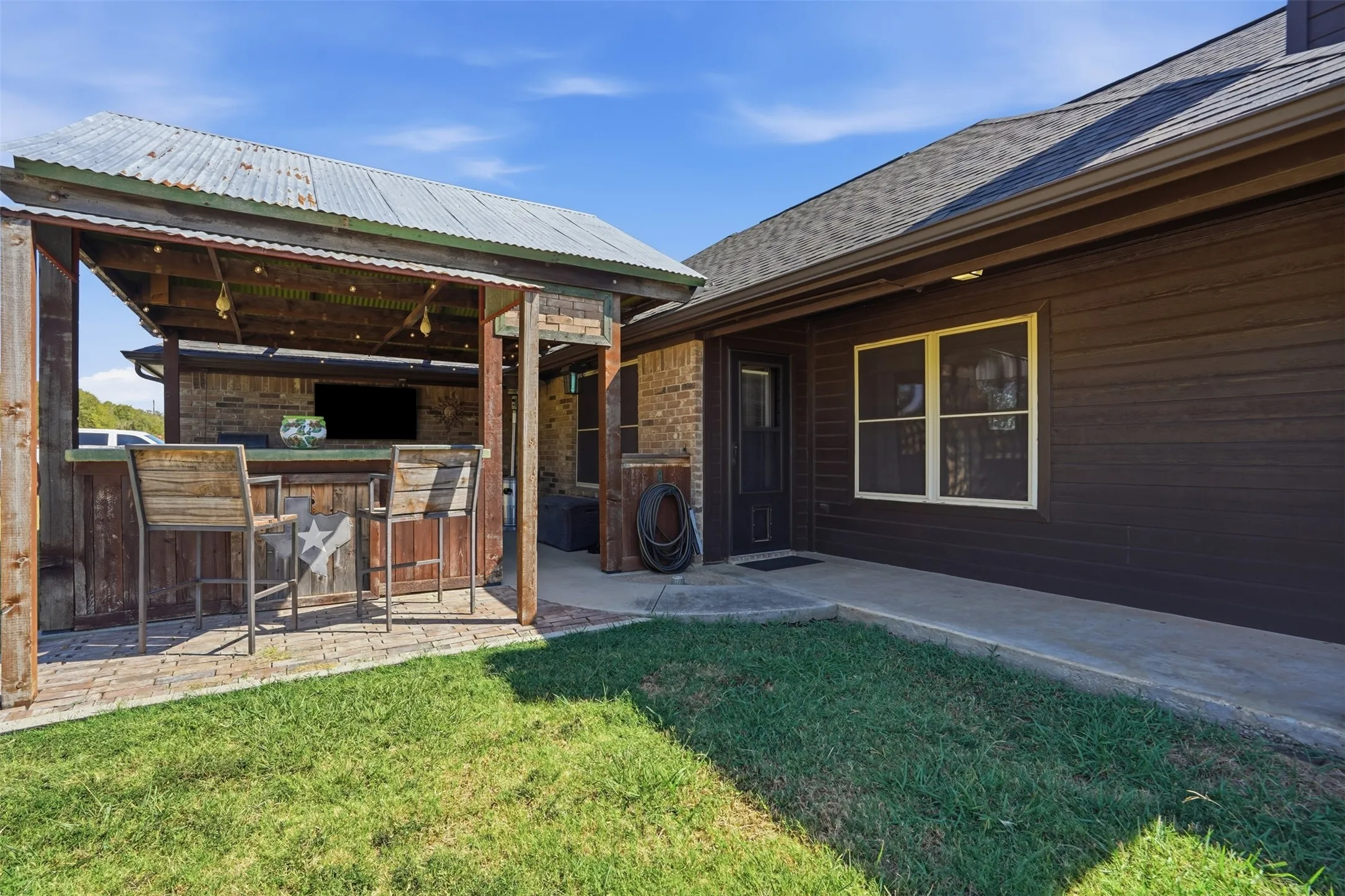 Single Family Residence For Sale in Parker County , 201 N Casey Court, Springtown, Texas 76082, 3 Bedroom, 2 Bathroom, Garage spaces, 1,942 Sqft, built in 2007, mls#21373551, Real Estate Agent in Springtown, Homes For Sale in Parker county, Homes For Sale in Springtown, Realtor in Springtown Texas, Real Estate Brokerage Independent Realty Texas, Luminita Cordes Realtor