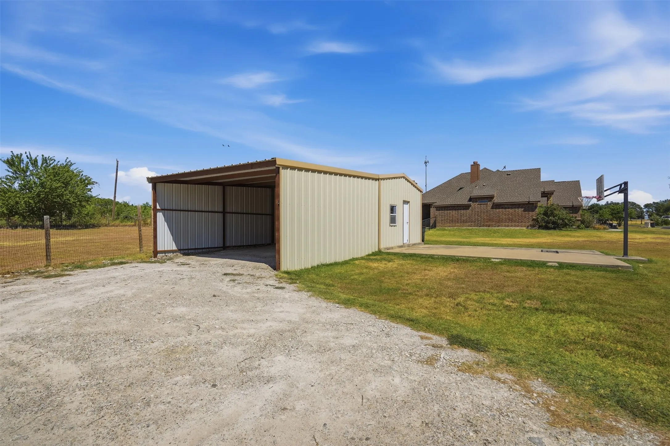Single Family Residence For Sale in Parker County , 201 N Casey Court, Springtown, Texas 76082, 3 Bedroom, 2 Bathroom, Garage spaces, 1,942 Sqft, built in 2007, mls#21373551, Real Estate Agent in Springtown, Homes For Sale in Parker county, Homes For Sale in Springtown, Realtor in Springtown Texas, Real Estate Brokerage Independent Realty Texas, Luminita Cordes Realtor