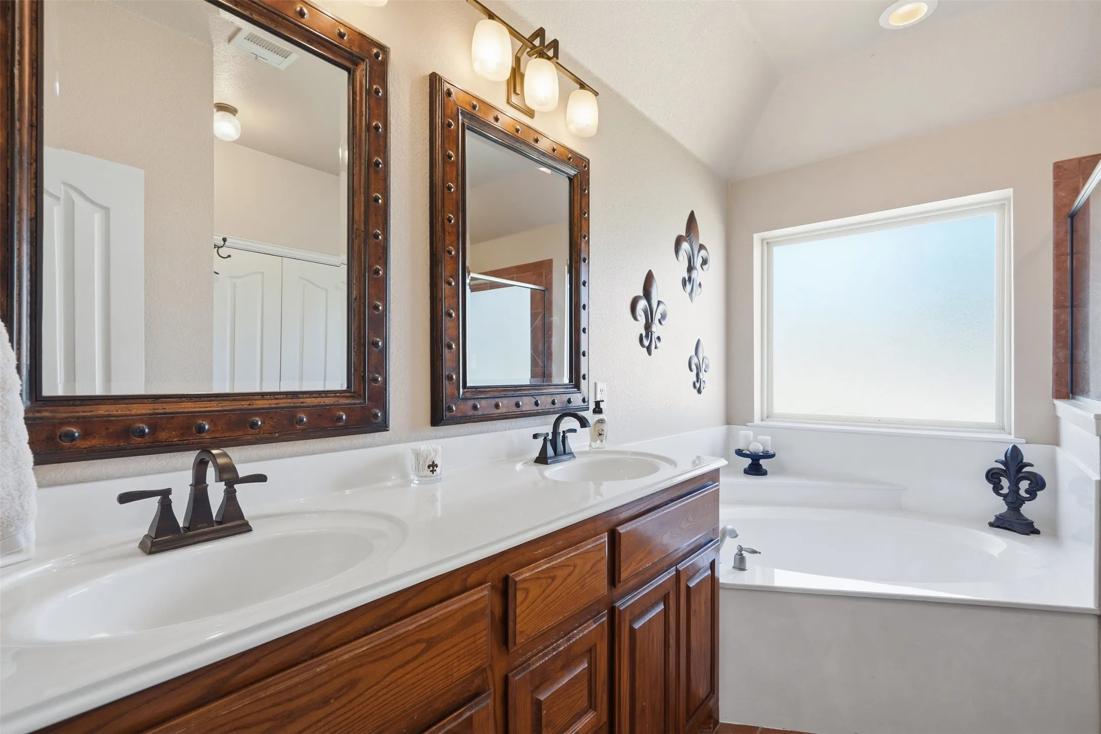 Single Family Residence For Sale in Parker County , 201 N Casey Court, Springtown, Texas 76082, 3 Bedroom, 2 Bathroom, Garage spaces, 1,942 Sqft, built in 2007, mls#21373551, Real Estate Agent in Springtown, Homes For Sale in Parker county, Homes For Sale in Springtown, Realtor in Springtown Texas, Real Estate Brokerage Independent Realty Texas, Luminita Cordes Realtor