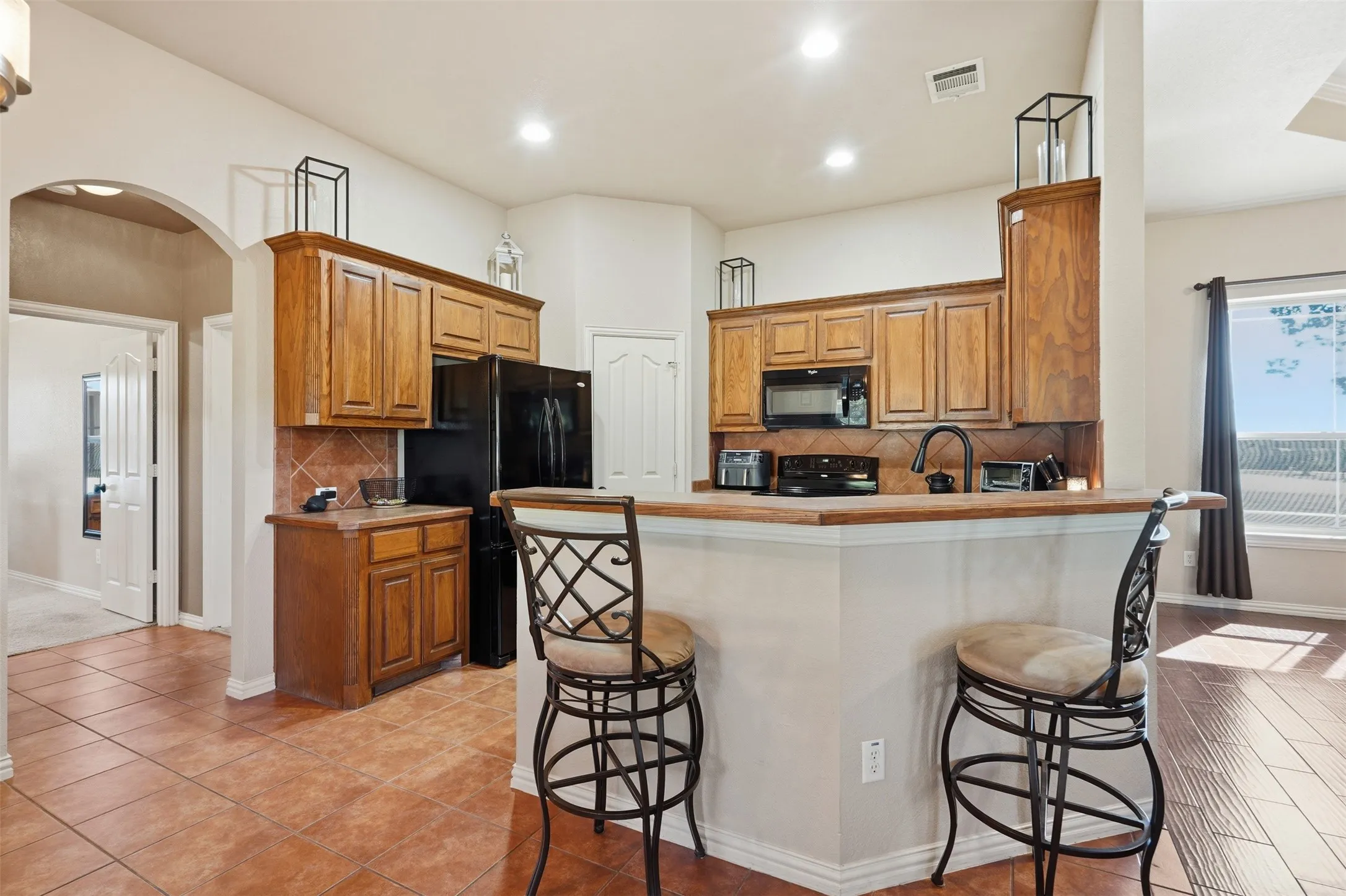 Single Family Residence For Sale in Parker County , 201 N Casey Court, Springtown, Texas 76082, 3 Bedroom, 2 Bathroom, Garage spaces, 1,942 Sqft, built in 2007, mls#21373551, Real Estate Agent in Springtown, Homes For Sale in Parker county, Homes For Sale in Springtown, Realtor in Springtown Texas, Real Estate Brokerage Independent Realty Texas, Luminita Cordes Realtor