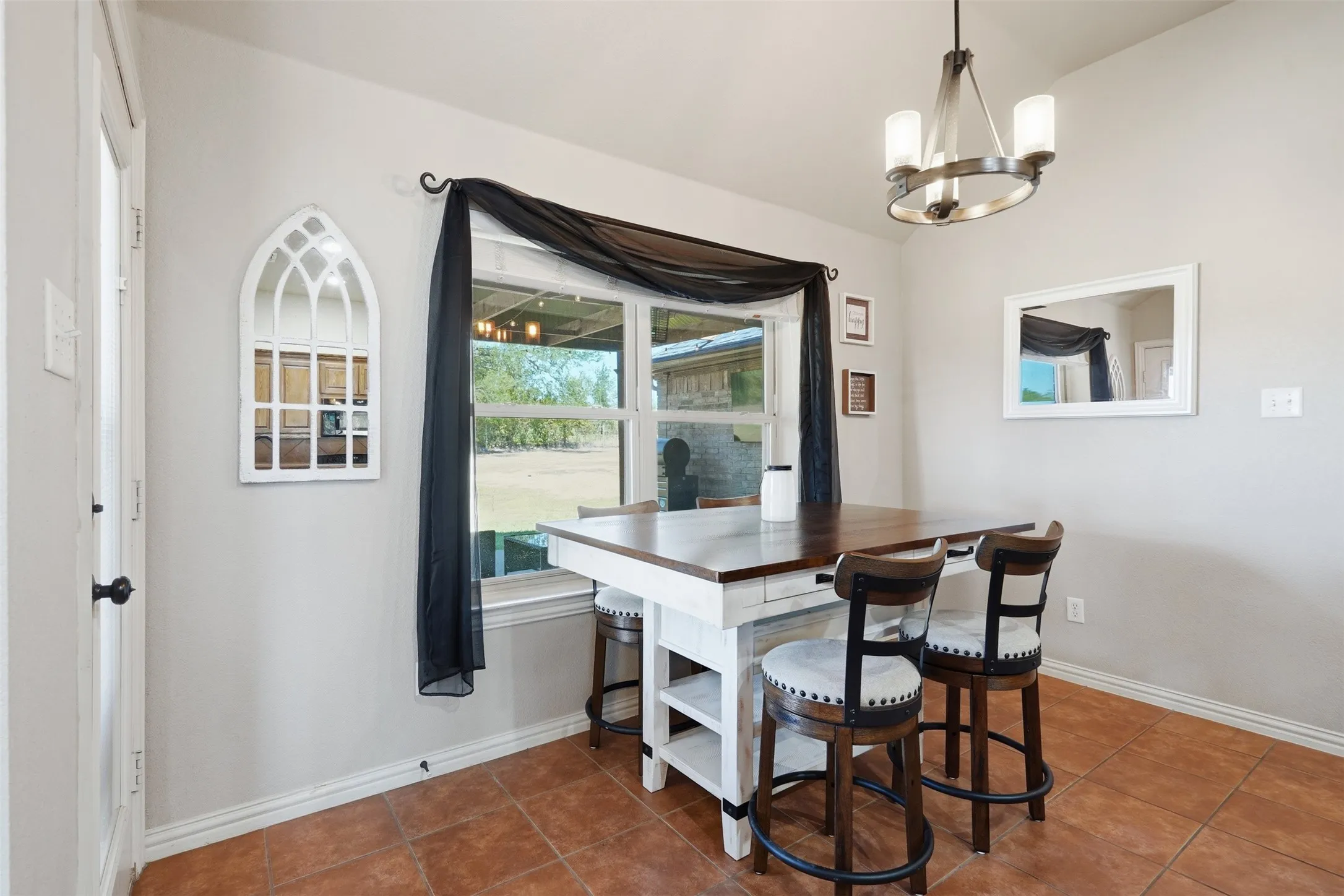 Single Family Residence For Sale in Parker County , 201 N Casey Court, Springtown, Texas 76082, 3 Bedroom, 2 Bathroom, Garage spaces, 1,942 Sqft, built in 2007, mls#21373551, Real Estate Agent in Springtown, Homes For Sale in Parker county, Homes For Sale in Springtown, Realtor in Springtown Texas, Real Estate Brokerage Independent Realty Texas, Luminita Cordes Realtor