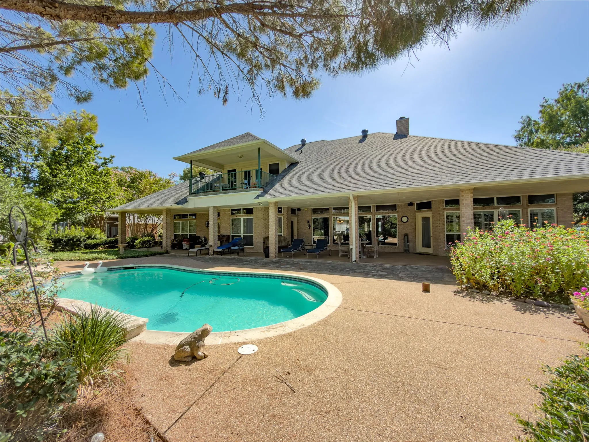 Single Family Residence For Sale in Hood County , 702 Pintail Court, Granbury, Texas 76049, 3 Bedroom, 4 Bathroom, 2 Garage spaces, 3,838 Sqft, built in 1998, mls#21373736, Real Estate Agent in Granbury, Homes For Sale in Hood county, Homes For Sale in Granbury, Realtor in Granbury Texas, Real Estate Brokerage Independent Realty Texas, Luminita Cordes Realtor