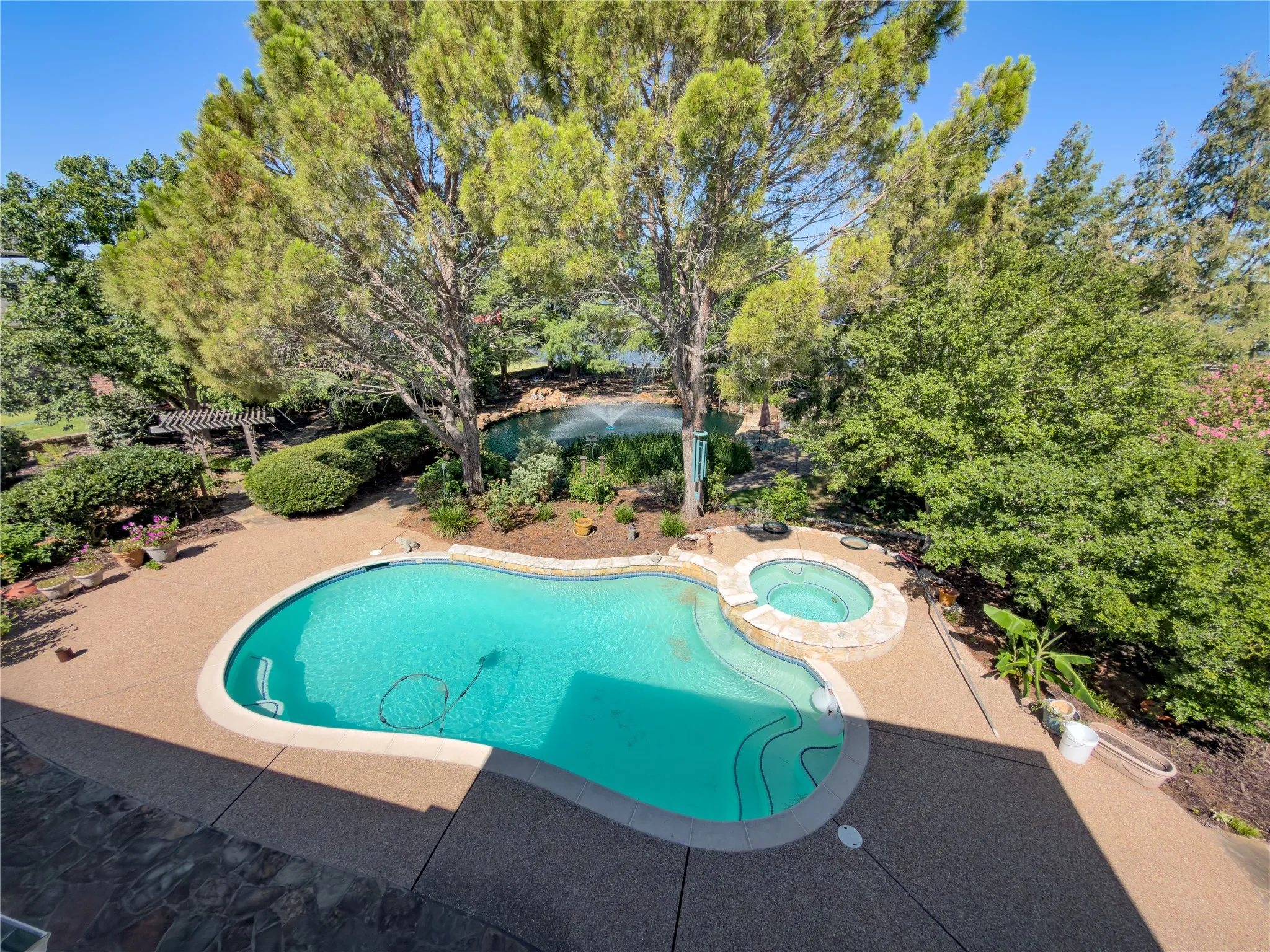 Single Family Residence For Sale in Hood County , 702 Pintail Court, Granbury, Texas 76049, 3 Bedroom, 4 Bathroom, 2 Garage spaces, 3,838 Sqft, built in 1998, mls#21373736, Real Estate Agent in Granbury, Homes For Sale in Hood county, Homes For Sale in Granbury, Realtor in Granbury Texas, Real Estate Brokerage Independent Realty Texas, Luminita Cordes Realtor