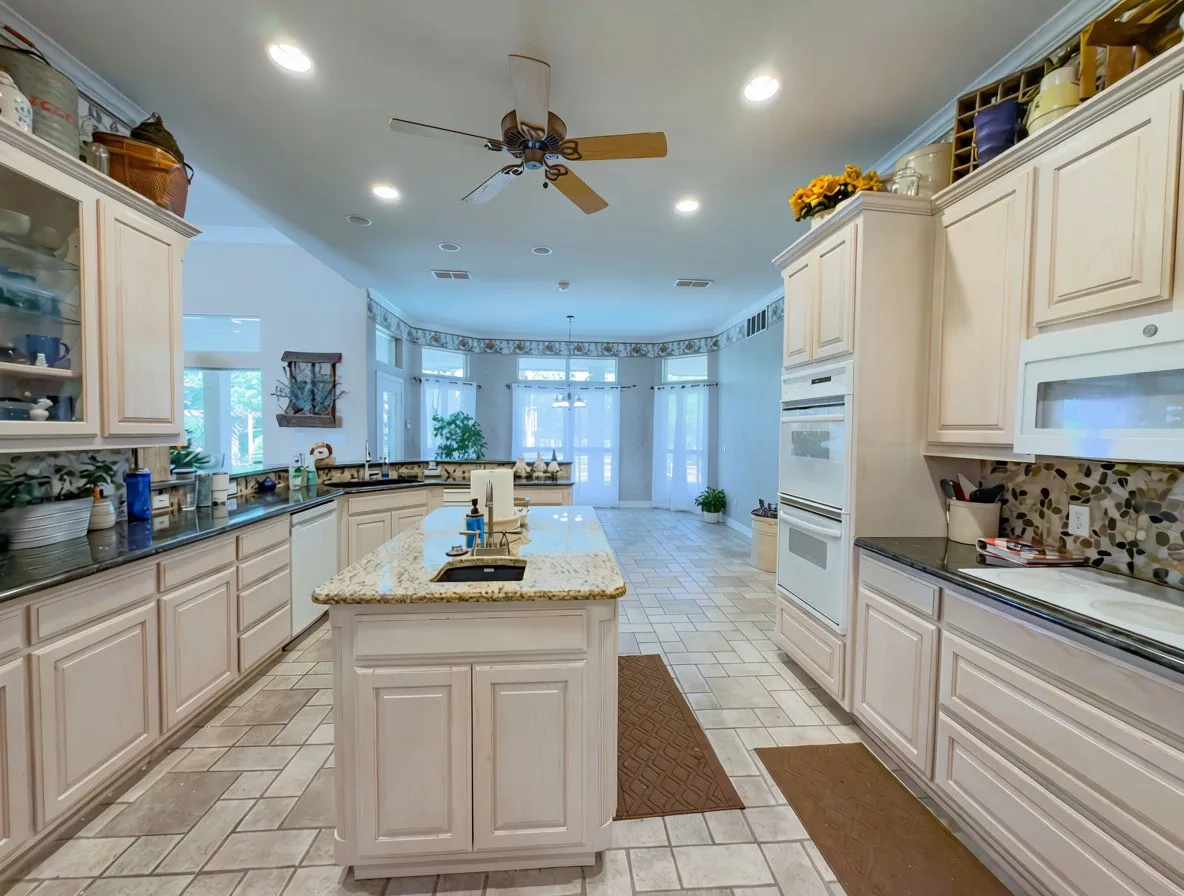 Single Family Residence For Sale in Hood County , 702 Pintail Court, Granbury, Texas 76049, 3 Bedroom, 4 Bathroom, 2 Garage spaces, 3,838 Sqft, built in 1998, mls#21373736, Real Estate Agent in Granbury, Homes For Sale in Hood county, Homes For Sale in Granbury, Realtor in Granbury Texas, Real Estate Brokerage Independent Realty Texas, Luminita Cordes Realtor