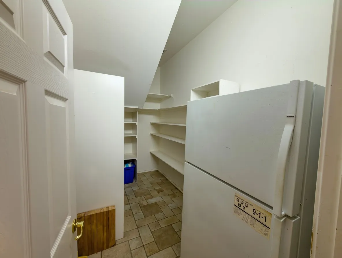 Single Family Residence For Sale in Hood County , 702 Pintail Court, Granbury, Texas 76049, 3 Bedroom, 4 Bathroom, 2 Garage spaces, 3,838 Sqft, built in 1998, mls#21373736, Real Estate Agent in Granbury, Homes For Sale in Hood county, Homes For Sale in Granbury, Realtor in Granbury Texas, Real Estate Brokerage Independent Realty Texas, Luminita Cordes Realtor