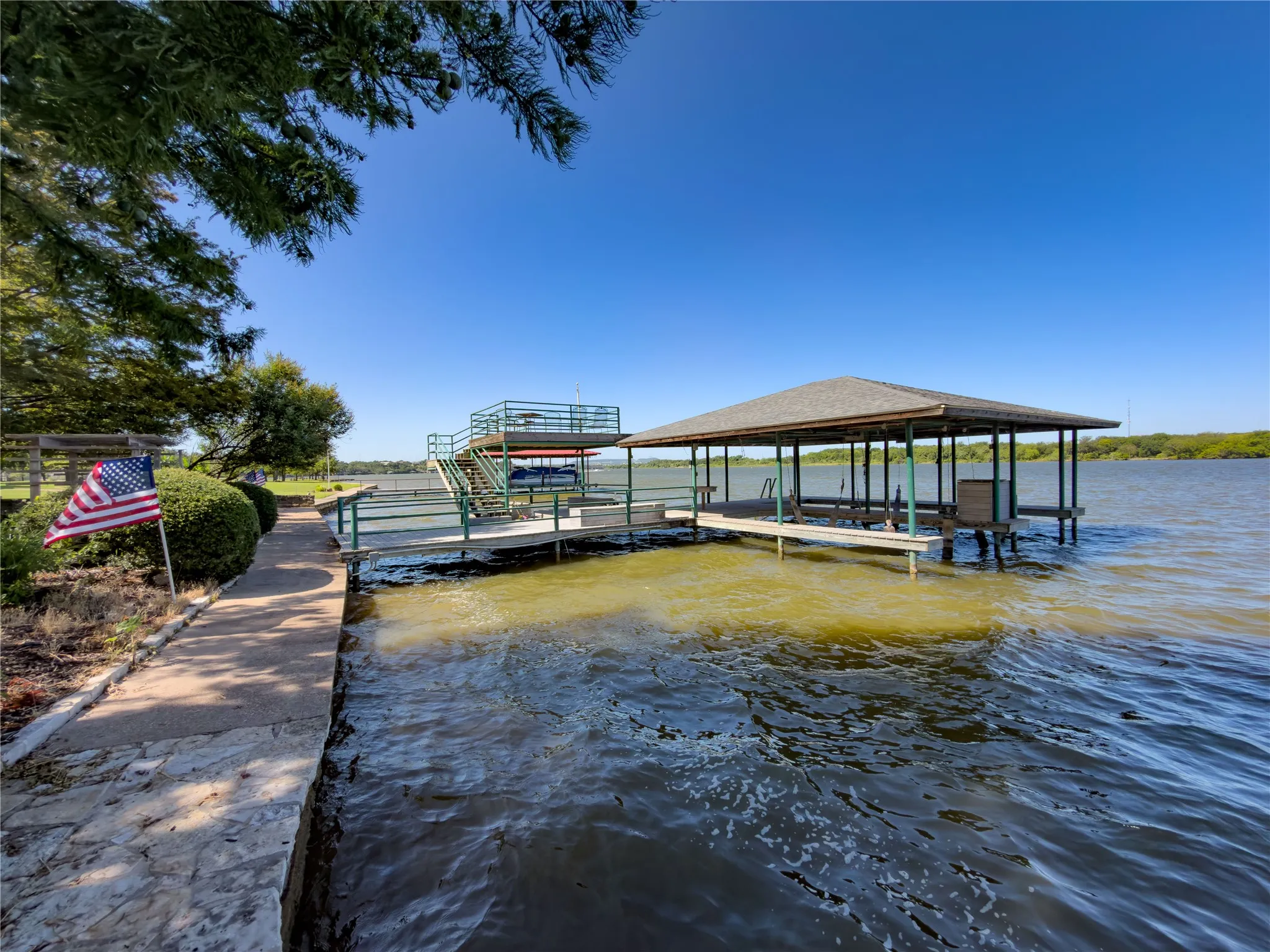 Single Family Residence For Sale in Hood County , 702 Pintail Court, Granbury, Texas 76049, 3 Bedroom, 4 Bathroom, 2 Garage spaces, 3,838 Sqft, built in 1998, mls#21373736, Real Estate Agent in Granbury, Homes For Sale in Hood county, Homes For Sale in Granbury, Realtor in Granbury Texas, Real Estate Brokerage Independent Realty Texas, Luminita Cordes Realtor