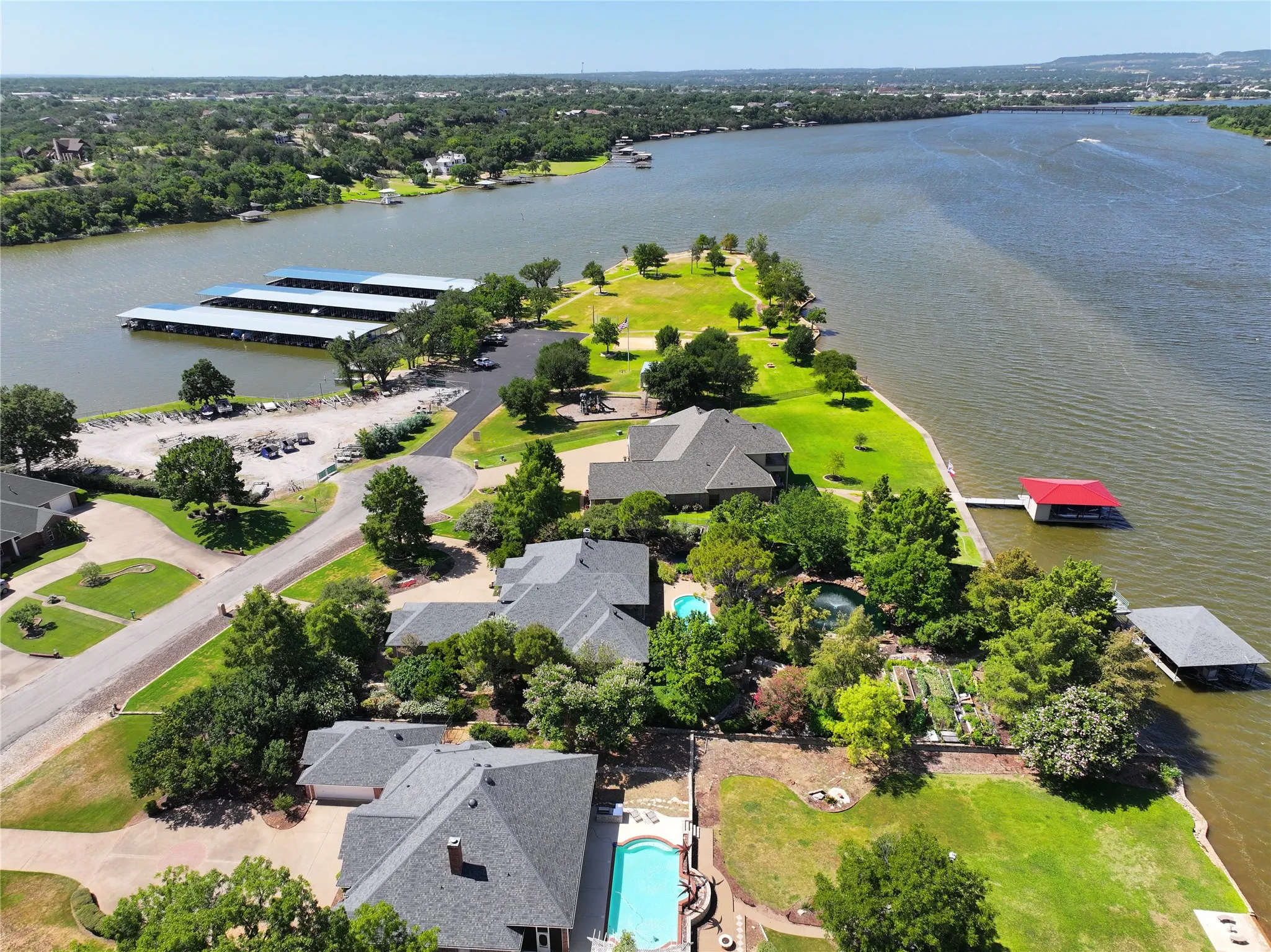 Single Family Residence For Sale in Hood County , 702 Pintail Court, Granbury, Texas 76049, 3 Bedroom, 4 Bathroom, 2 Garage spaces, 3,838 Sqft, built in 1998, mls#21373736, Real Estate Agent in Granbury, Homes For Sale in Hood county, Homes For Sale in Granbury, Realtor in Granbury Texas, Real Estate Brokerage Independent Realty Texas, Luminita Cordes Realtor