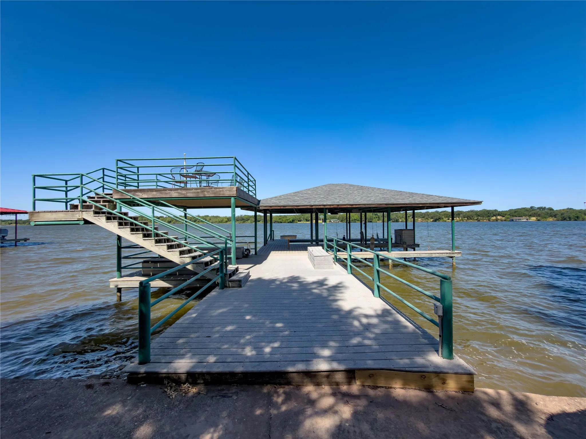 Single Family Residence For Sale in Hood County , 702 Pintail Court, Granbury, Texas 76049, 3 Bedroom, 4 Bathroom, 2 Garage spaces, 3,838 Sqft, built in 1998, mls#21373736, Real Estate Agent in Granbury, Homes For Sale in Hood county, Homes For Sale in Granbury, Realtor in Granbury Texas, Real Estate Brokerage Independent Realty Texas, Luminita Cordes Realtor