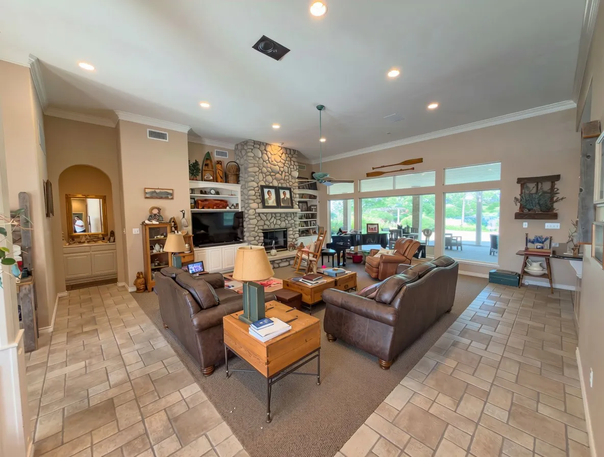 Single Family Residence For Sale in Hood County , 702 Pintail Court, Granbury, Texas 76049, 3 Bedroom, 4 Bathroom, 2 Garage spaces, 3,838 Sqft, built in 1998, mls#21373736, Real Estate Agent in Granbury, Homes For Sale in Hood county, Homes For Sale in Granbury, Realtor in Granbury Texas, Real Estate Brokerage Independent Realty Texas, Luminita Cordes Realtor