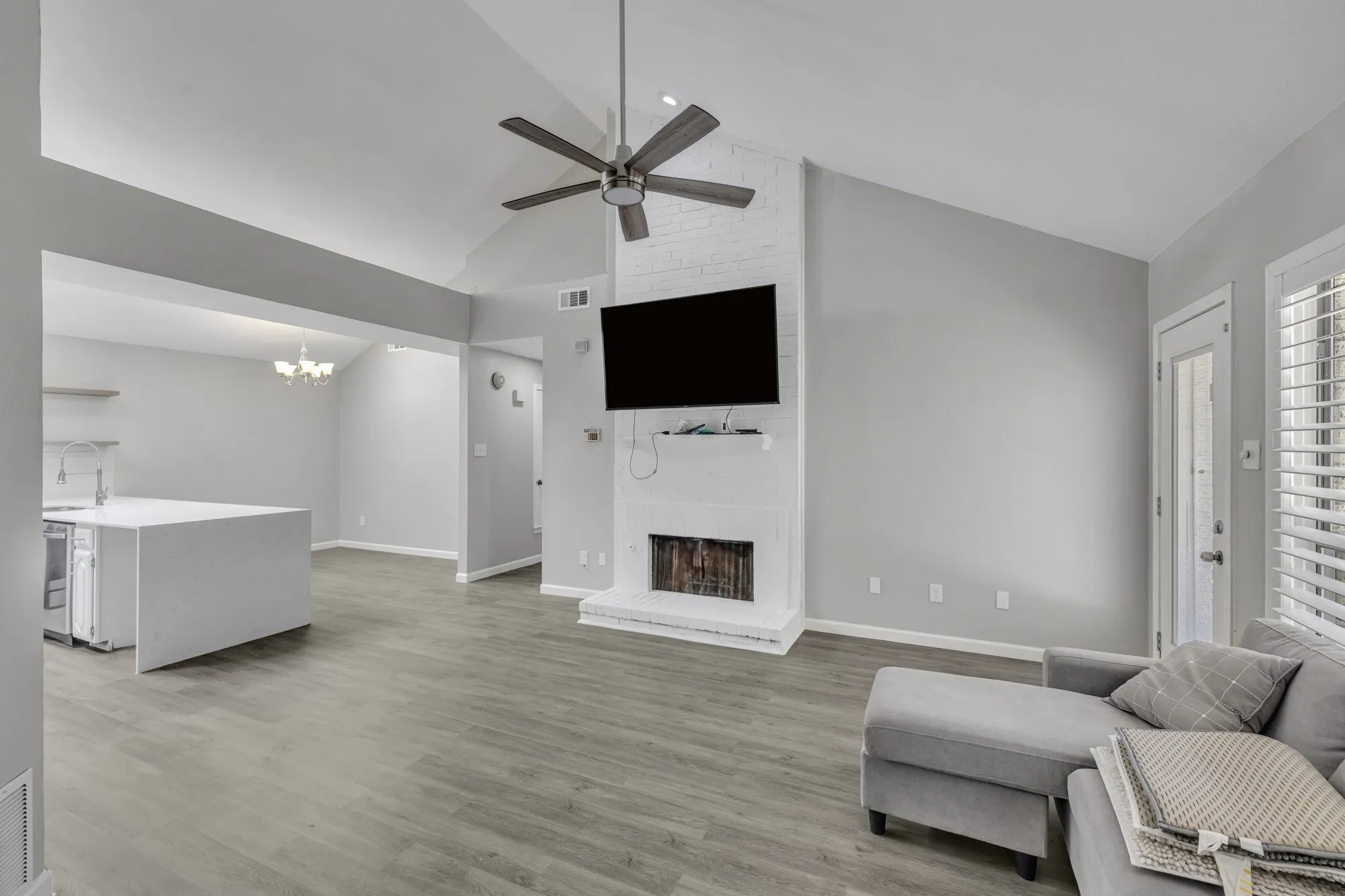 Single Family Residence For Rent in Dallas County , 2422 Libra Drive, Garland, Texas 75044, 2 Bedroom, 2 Bathroom, 2 Garage spaces, 1,098 Sqft, built in 1983, mls#21367966, Real Estate Agent in Garland, Homes For Rent in Dallas county, Homes For Rent in Garland, Realtor in Garland Texas, Real Estate Brokerage Independent Realty Texas, Luminita Cordes Realtor