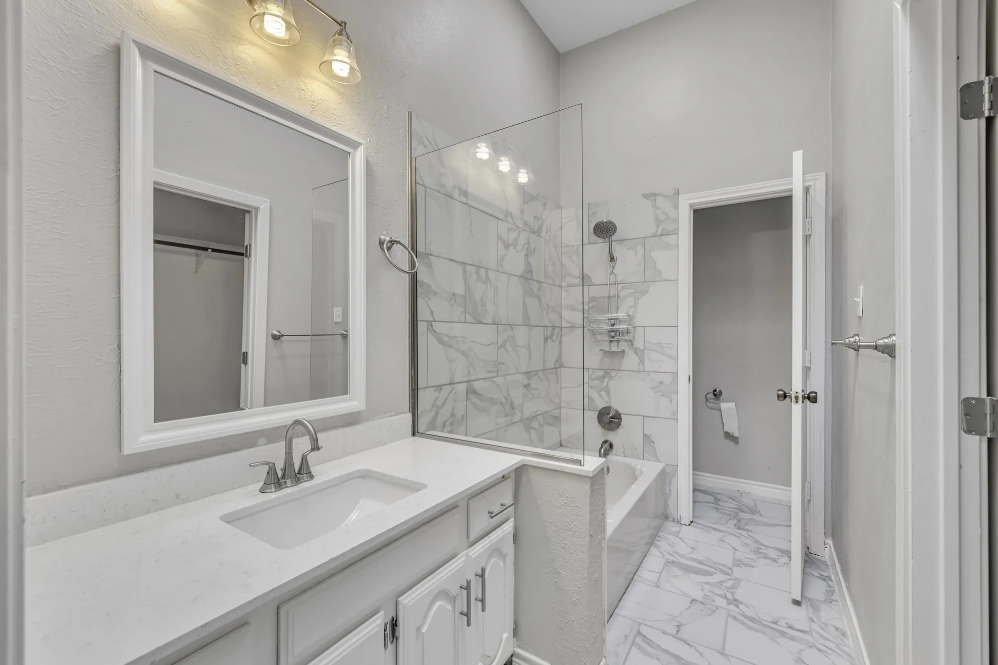 Single Family Residence For Rent in Dallas County , 2422 Libra Drive, Garland, Texas 75044, 2 Bedroom, 2 Bathroom, 2 Garage spaces, 1,098 Sqft, built in 1983, mls#21367966, Real Estate Agent in Garland, Homes For Rent in Dallas county, Homes For Rent in Garland, Realtor in Garland Texas, Real Estate Brokerage Independent Realty Texas, Luminita Cordes Realtor