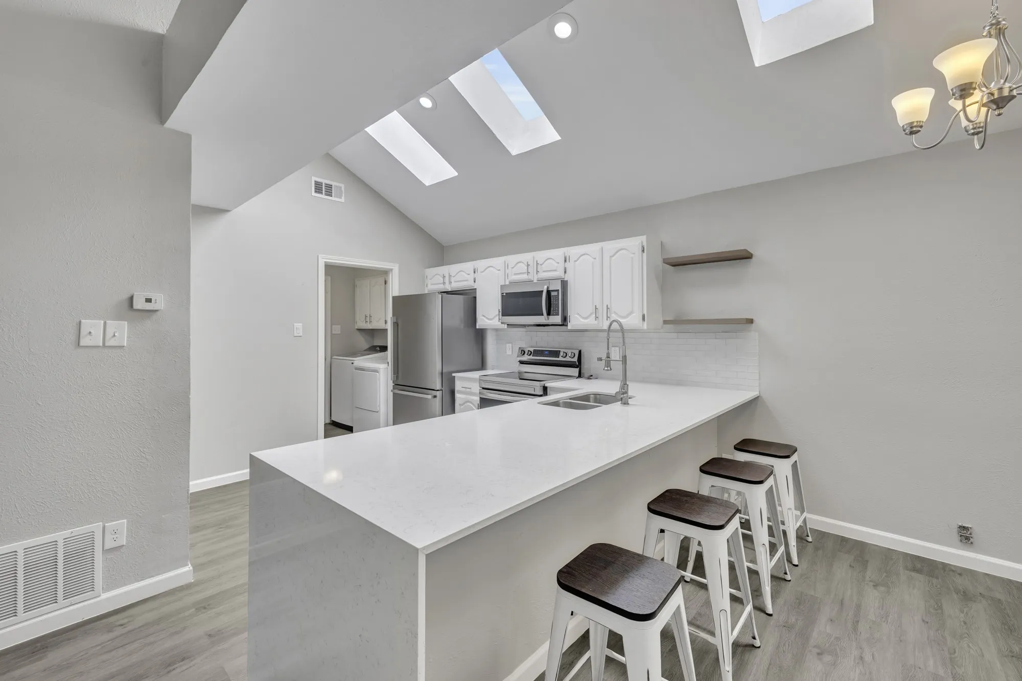 Single Family Residence For Rent in Dallas County , 2422 Libra Drive, Garland, Texas 75044, 2 Bedroom, 2 Bathroom, 2 Garage spaces, 1,098 Sqft, built in 1983, mls#21367966, Real Estate Agent in Garland, Homes For Rent in Dallas county, Homes For Rent in Garland, Realtor in Garland Texas, Real Estate Brokerage Independent Realty Texas, Luminita Cordes Realtor
