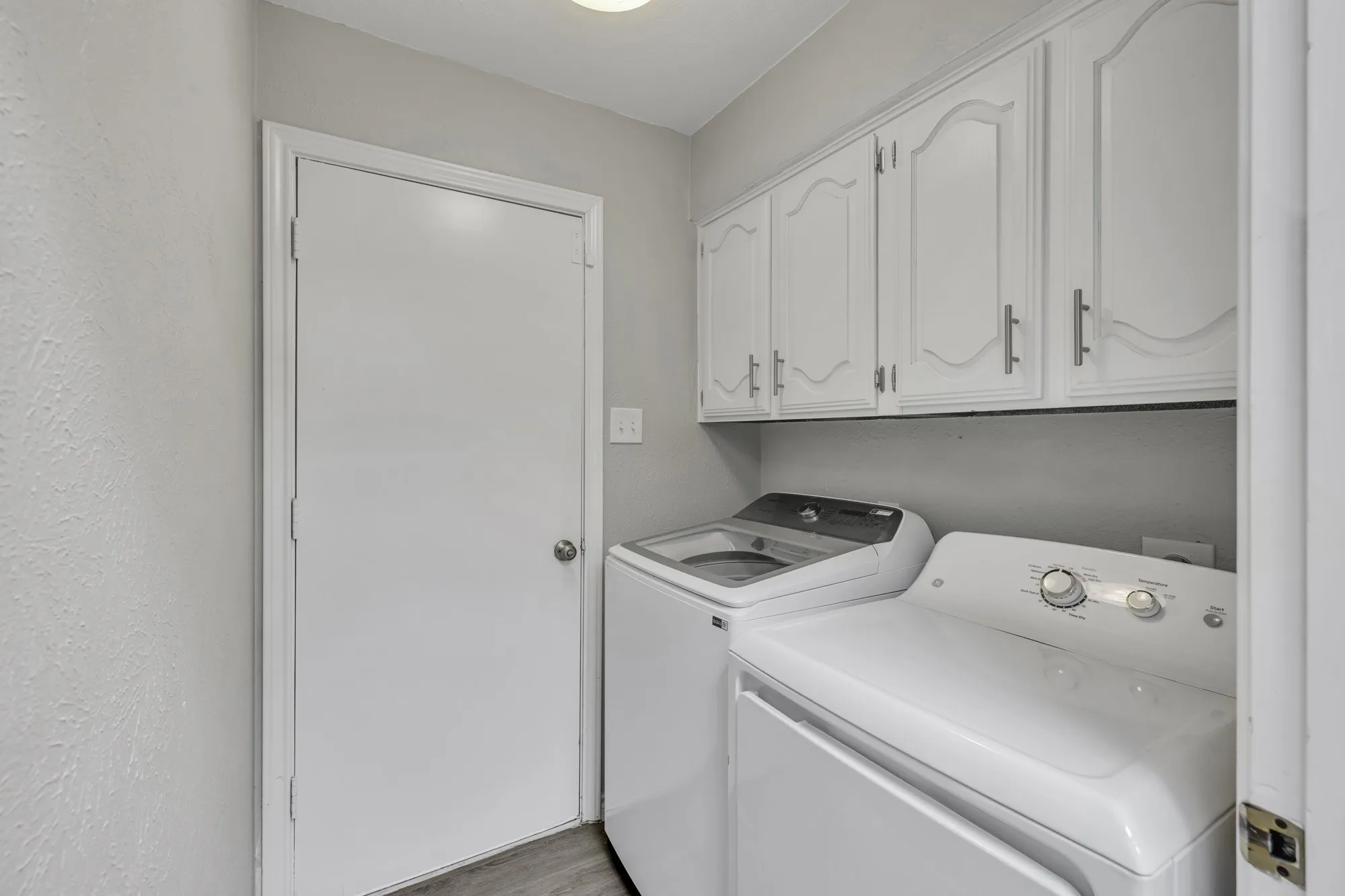 Single Family Residence For Rent in Dallas County , 2422 Libra Drive, Garland, Texas 75044, 2 Bedroom, 2 Bathroom, 2 Garage spaces, 1,098 Sqft, built in 1983, mls#21367966, Real Estate Agent in Garland, Homes For Rent in Dallas county, Homes For Rent in Garland, Realtor in Garland Texas, Real Estate Brokerage Independent Realty Texas, Luminita Cordes Realtor