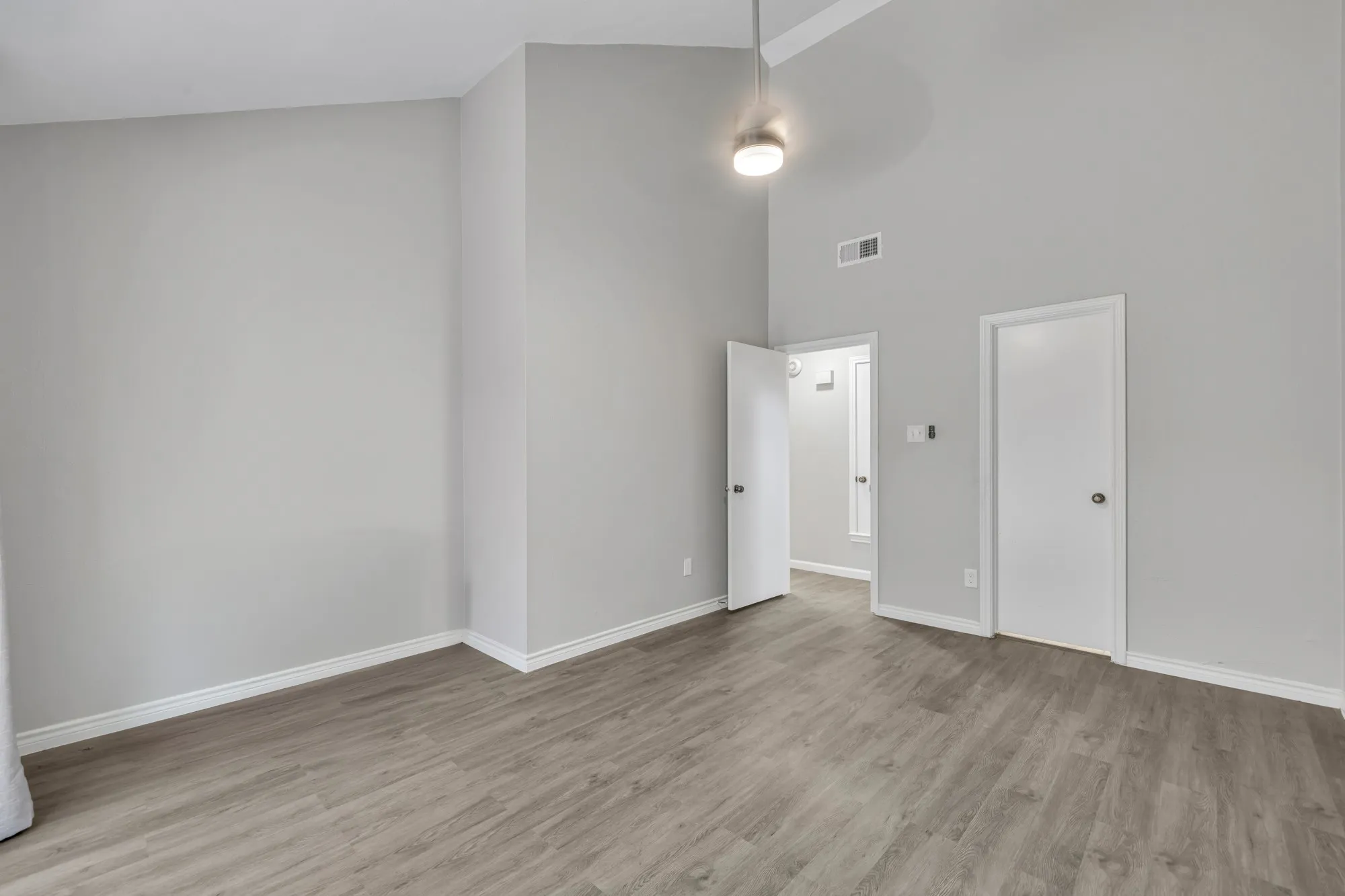 Single Family Residence For Rent in Dallas County , 2422 Libra Drive, Garland, Texas 75044, 2 Bedroom, 2 Bathroom, 2 Garage spaces, 1,098 Sqft, built in 1983, mls#21367966, Real Estate Agent in Garland, Homes For Rent in Dallas county, Homes For Rent in Garland, Realtor in Garland Texas, Real Estate Brokerage Independent Realty Texas, Luminita Cordes Realtor