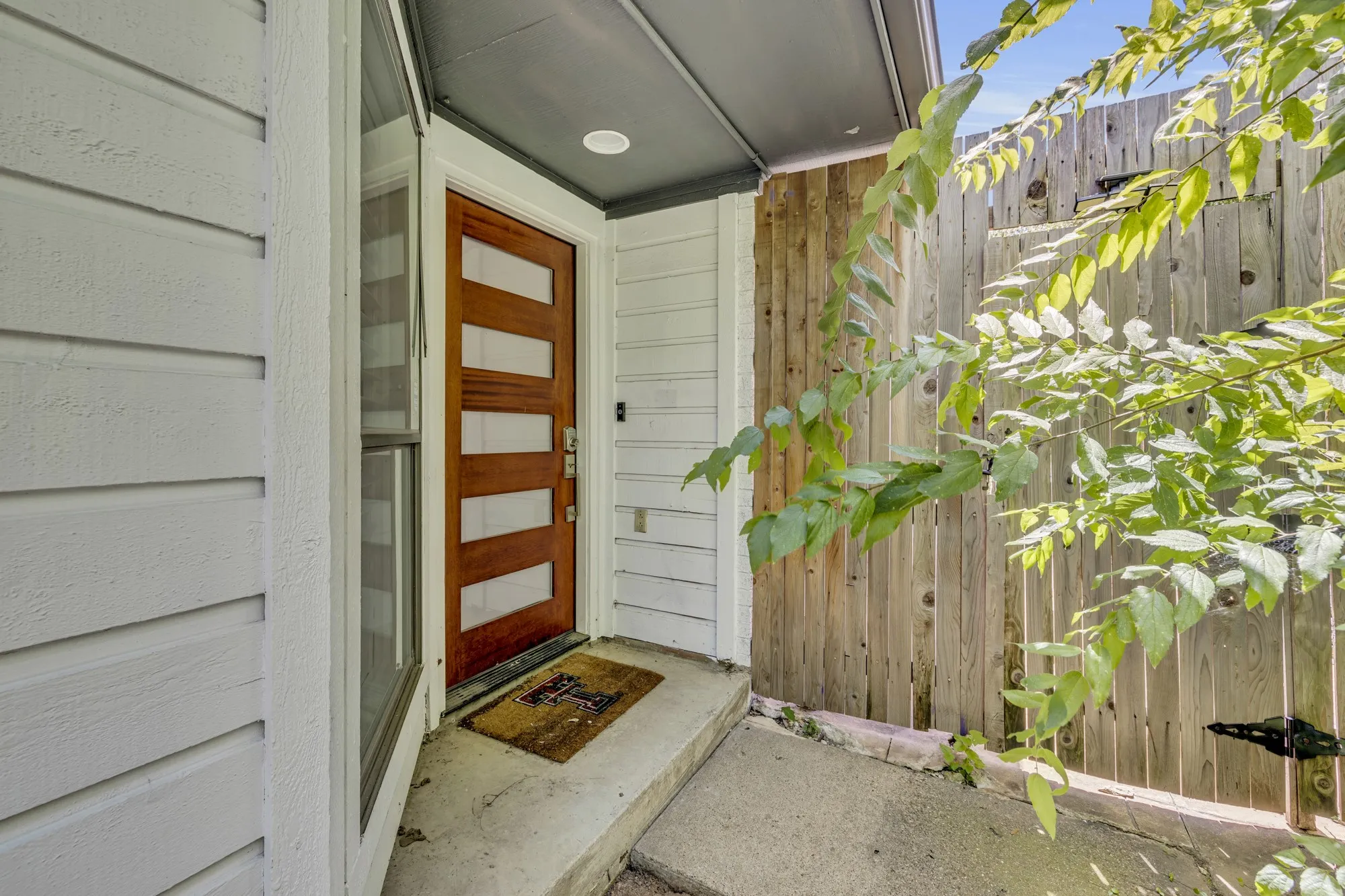 Single Family Residence For Rent in Dallas County , 2422 Libra Drive, Garland, Texas 75044, 2 Bedroom, 2 Bathroom, 2 Garage spaces, 1,098 Sqft, built in 1983, mls#21367966, Real Estate Agent in Garland, Homes For Rent in Dallas county, Homes For Rent in Garland, Realtor in Garland Texas, Real Estate Brokerage Independent Realty Texas, Luminita Cordes Realtor