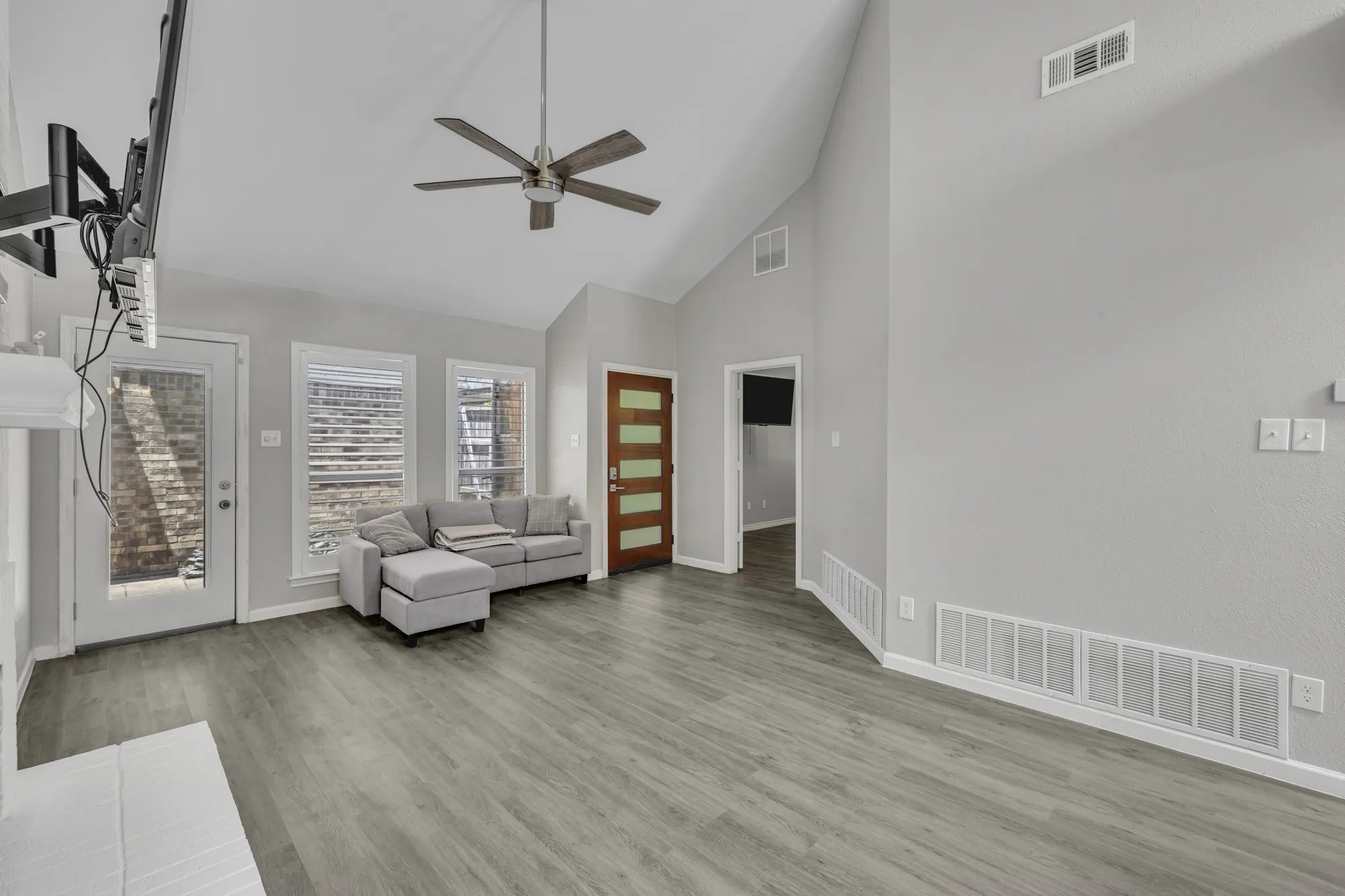 Single Family Residence For Rent in Dallas County , 2422 Libra Drive, Garland, Texas 75044, 2 Bedroom, 2 Bathroom, 2 Garage spaces, 1,098 Sqft, built in 1983, mls#21367966, Real Estate Agent in Garland, Homes For Rent in Dallas county, Homes For Rent in Garland, Realtor in Garland Texas, Real Estate Brokerage Independent Realty Texas, Luminita Cordes Realtor