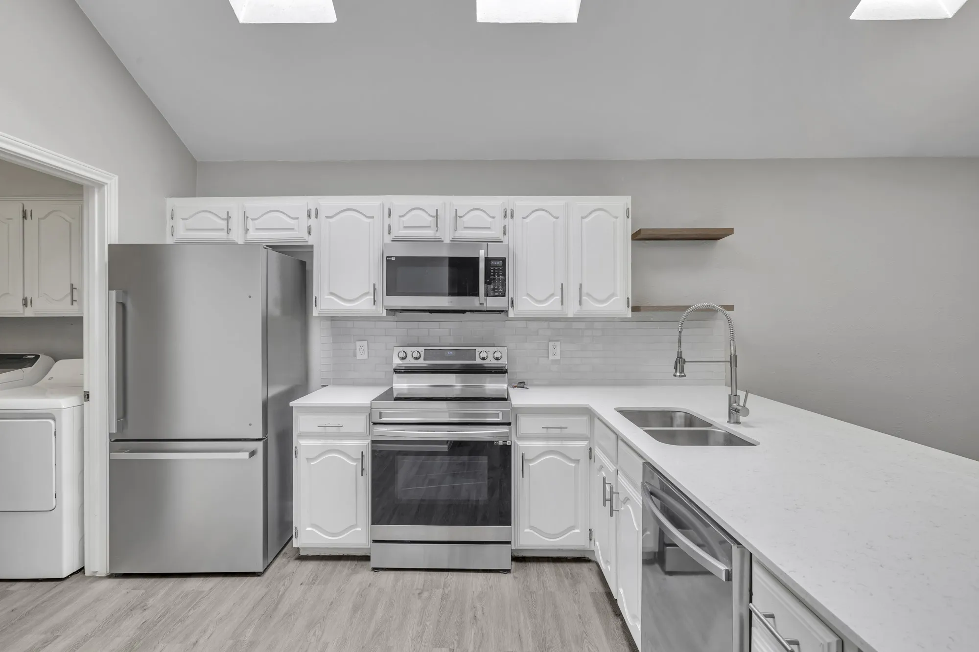 Single Family Residence For Rent in Dallas County , 2422 Libra Drive, Garland, Texas 75044, 2 Bedroom, 2 Bathroom, 2 Garage spaces, 1,098 Sqft, built in 1983, mls#21367966, Real Estate Agent in Garland, Homes For Rent in Dallas county, Homes For Rent in Garland, Realtor in Garland Texas, Real Estate Brokerage Independent Realty Texas, Luminita Cordes Realtor