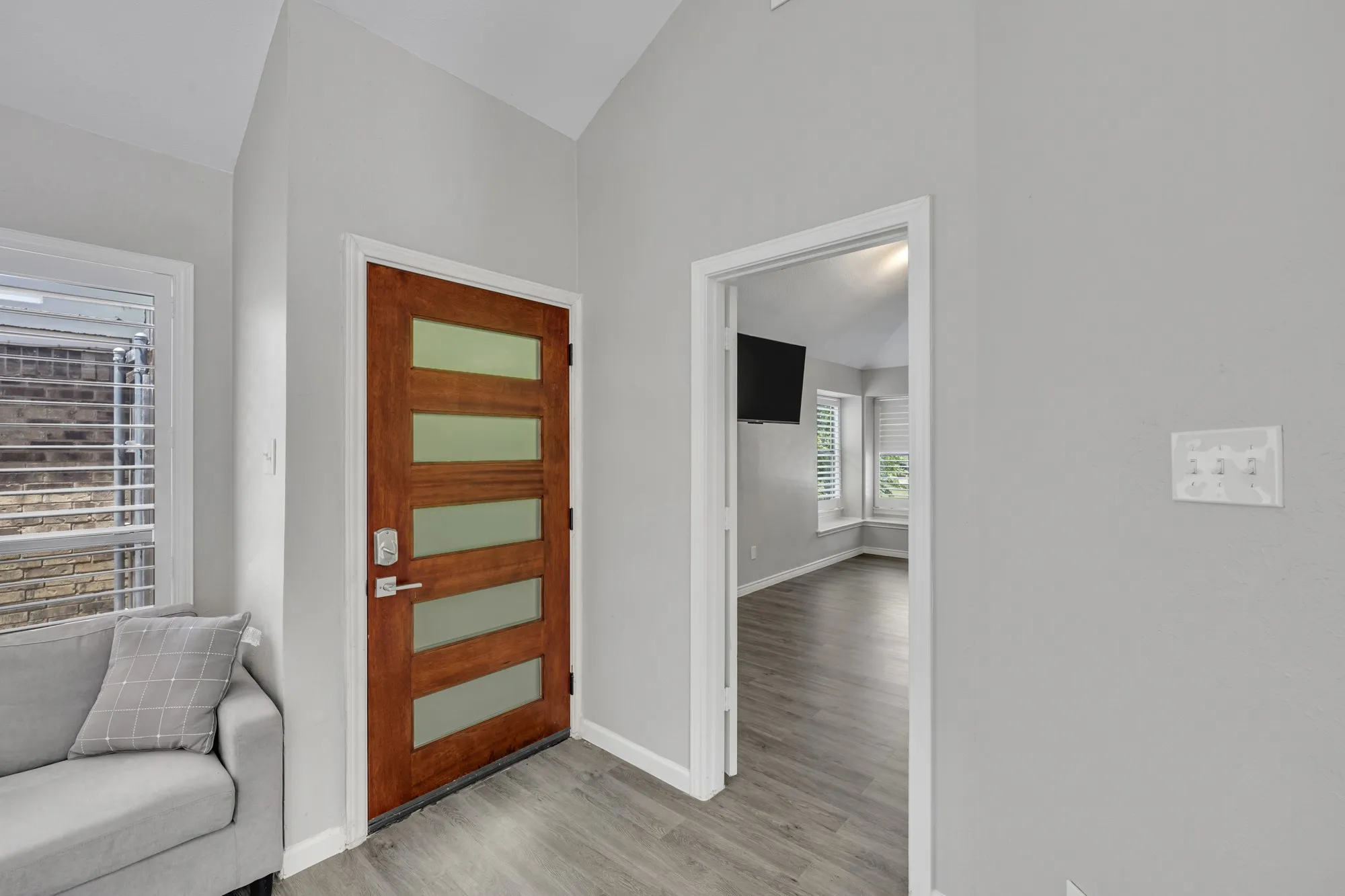 Single Family Residence For Rent in Dallas County , 2422 Libra Drive, Garland, Texas 75044, 2 Bedroom, 2 Bathroom, 2 Garage spaces, 1,098 Sqft, built in 1983, mls#21367966, Real Estate Agent in Garland, Homes For Rent in Dallas county, Homes For Rent in Garland, Realtor in Garland Texas, Real Estate Brokerage Independent Realty Texas, Luminita Cordes Realtor
