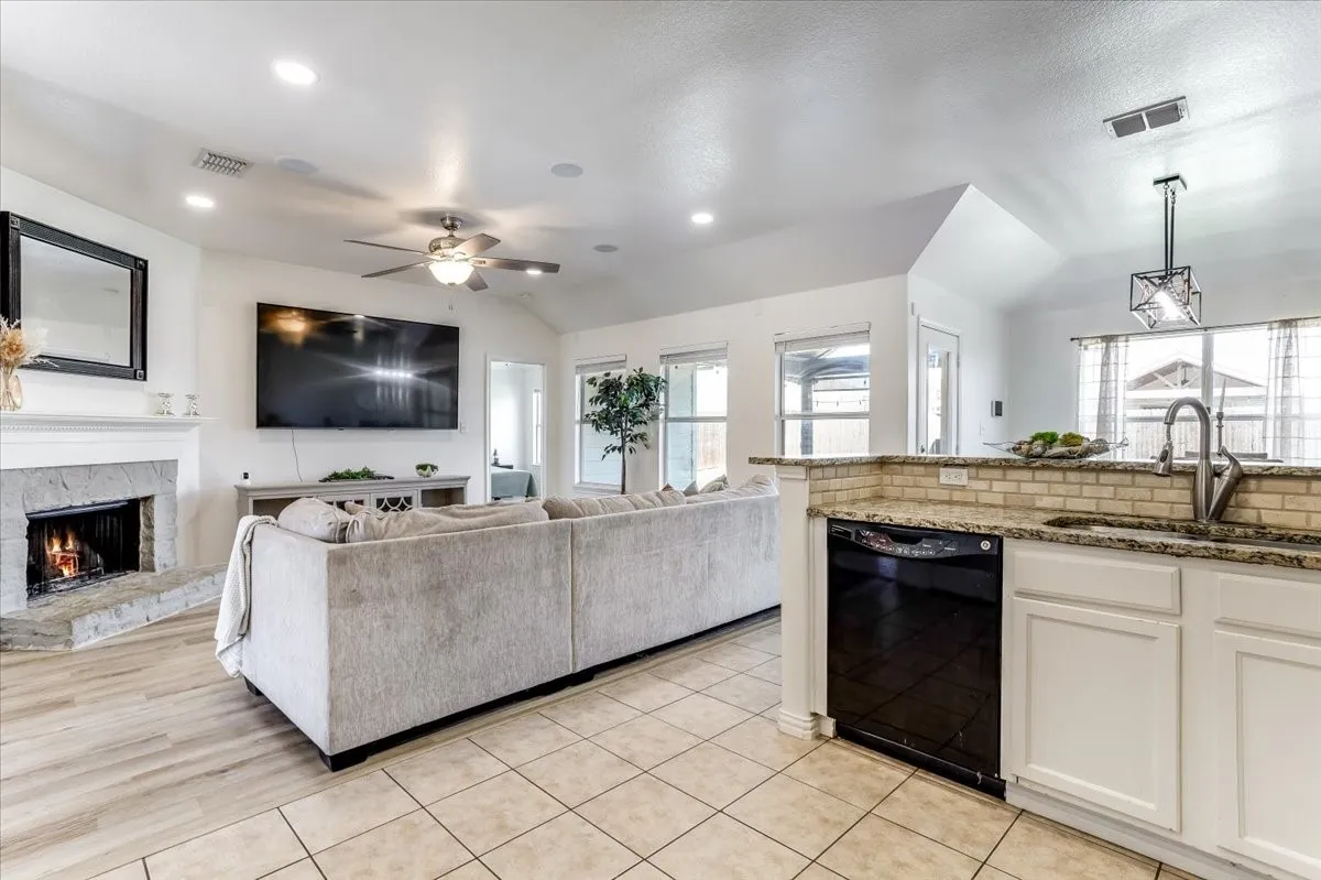 Single Family Residence For Sale in Kaufman County , 308 Long Prairie Drive, Forney, Texas 75126, 3 Bedroom, 2 Bathroom, 2 Garage spaces, 1,576 Sqft, built in 2007, mls#21375366, Real Estate Agent in Forney, Homes For Sale in Kaufman county, Homes For Sale in Forney, Realtor in Forney Texas, Real Estate Brokerage Independent Realty Texas, Luminita Cordes Realtor