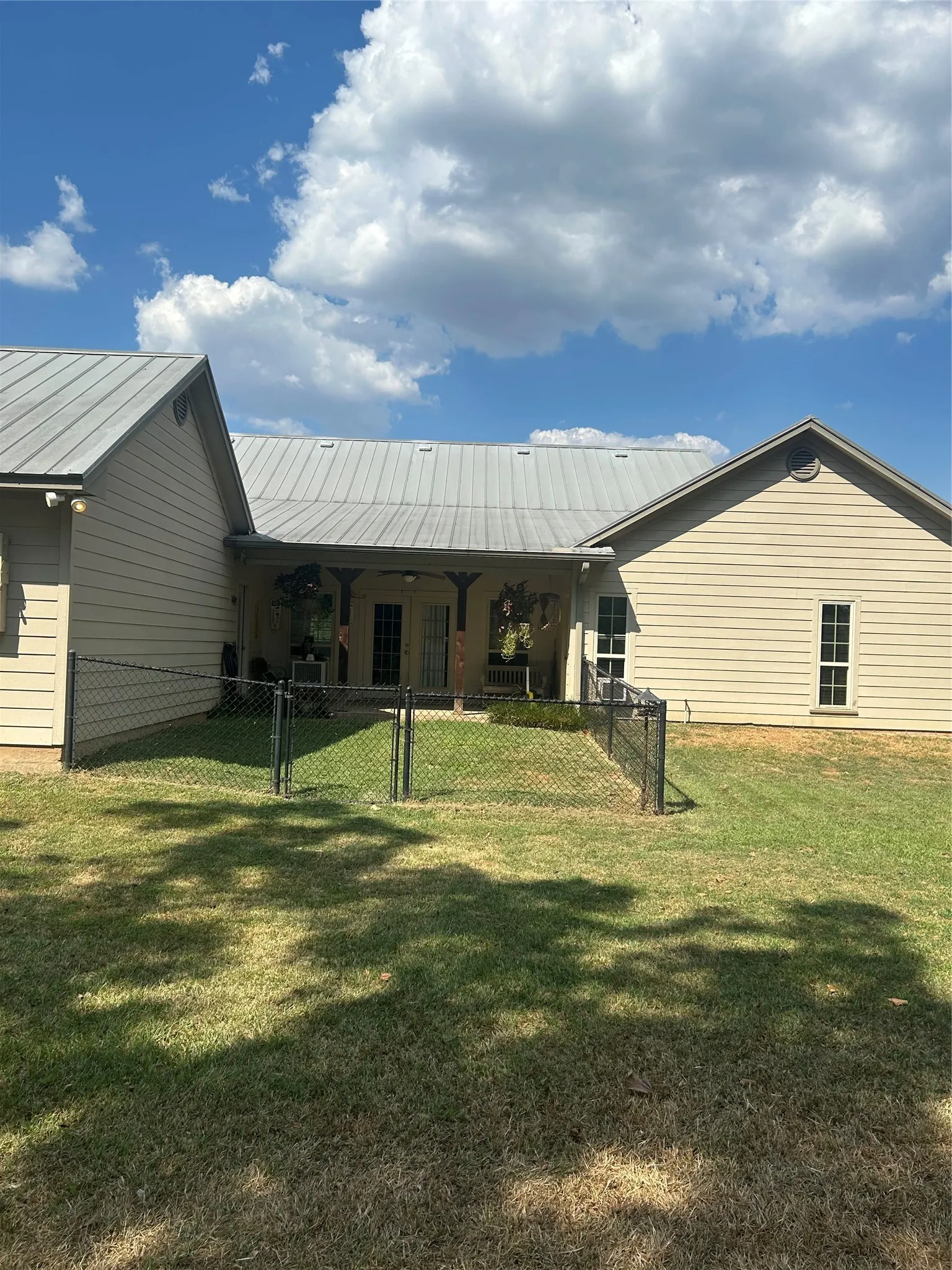 Single Family Residence For Sale in Lamar County , 1620 FR 3298, Powderly, Texas 75473, 2 Bedroom, 3 Bathroom, 2 Garage spaces, 1,822 Sqft, built in 2011, mls#21375371, Real Estate Agent in Powderly, Homes For Sale in Lamar county, Homes For Sale in Powderly, Realtor in Powderly Texas, Real Estate Brokerage Independent Realty Texas, Luminita Cordes Realtor