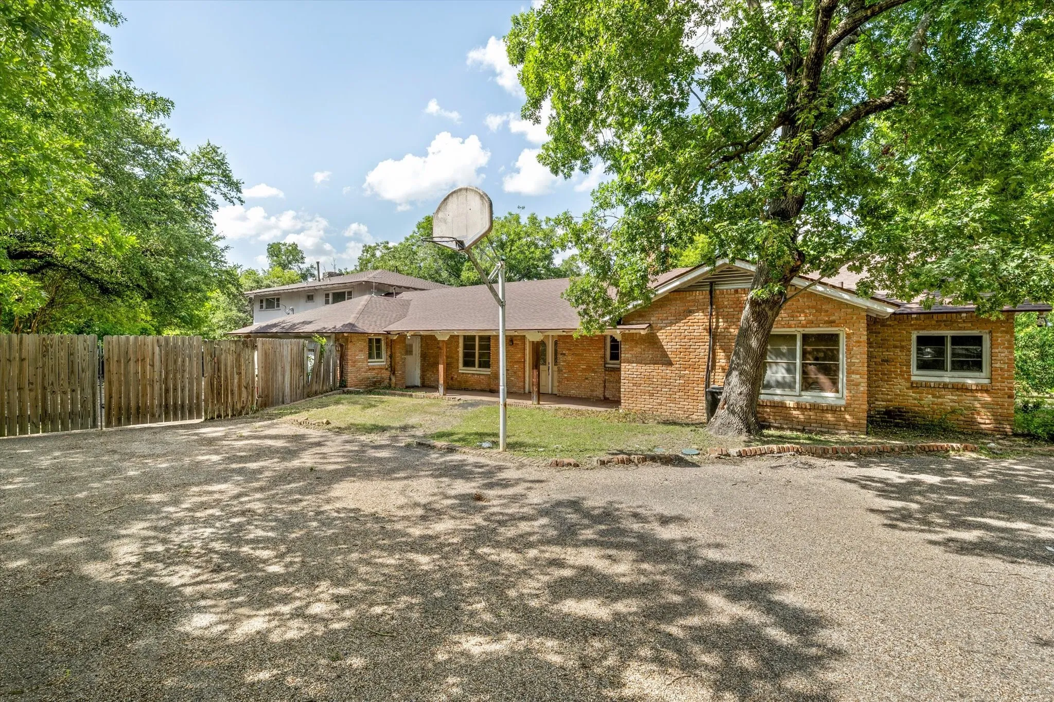 Single Family Residence For Sale in Mc Lennan County , 421 Rice Avenue, Waco, Texas 76708, 6 Bedroom, 6 Bathroom, Garage spaces, 5,762 Sqft, built in 1950, mls#21375164, Real Estate Agent in Waco, Homes For Sale in Mc Lennan county, Homes For Sale in Waco, Realtor in Waco Texas, Real Estate Brokerage Independent Realty Texas, Luminita Cordes Realtor