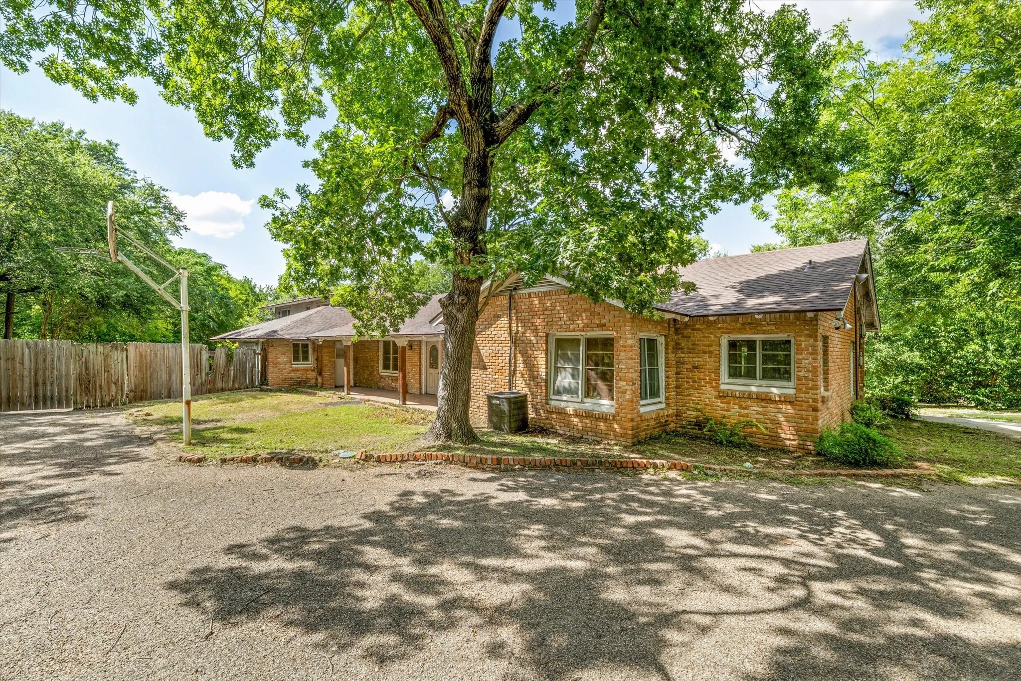 Single Family Residence For Sale in Mc Lennan County , 421 Rice Avenue, Waco, Texas 76708, 6 Bedroom, 6 Bathroom, Garage spaces, 5,762 Sqft, built in 1950, mls#21375164, Real Estate Agent in Waco, Homes For Sale in Mc Lennan county, Homes For Sale in Waco, Realtor in Waco Texas, Real Estate Brokerage Independent Realty Texas, Luminita Cordes Realtor