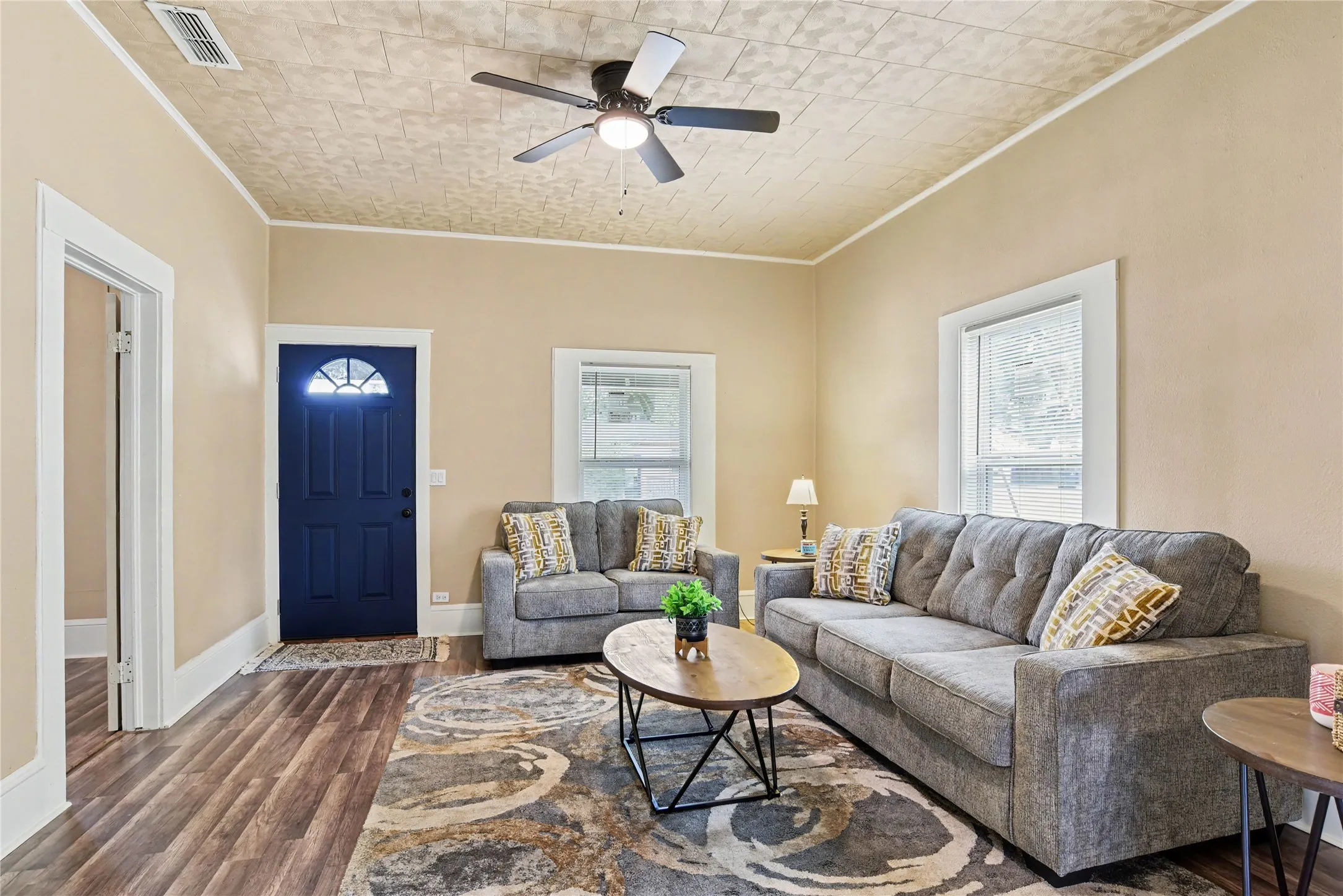 Single Family Residence For Sale in Ellis County , 108 E Tyler Street, Ennis, Texas 75119, 3 Bedroom, 1 Bathroom, Garage spaces, 1,176 Sqft, built in 1953, mls#21375353, Real Estate Agent in Ennis, Homes For Sale in Ellis county, Homes For Sale in Ennis, Realtor in Ennis Texas, Real Estate Brokerage Independent Realty Texas, Luminita Cordes Realtor