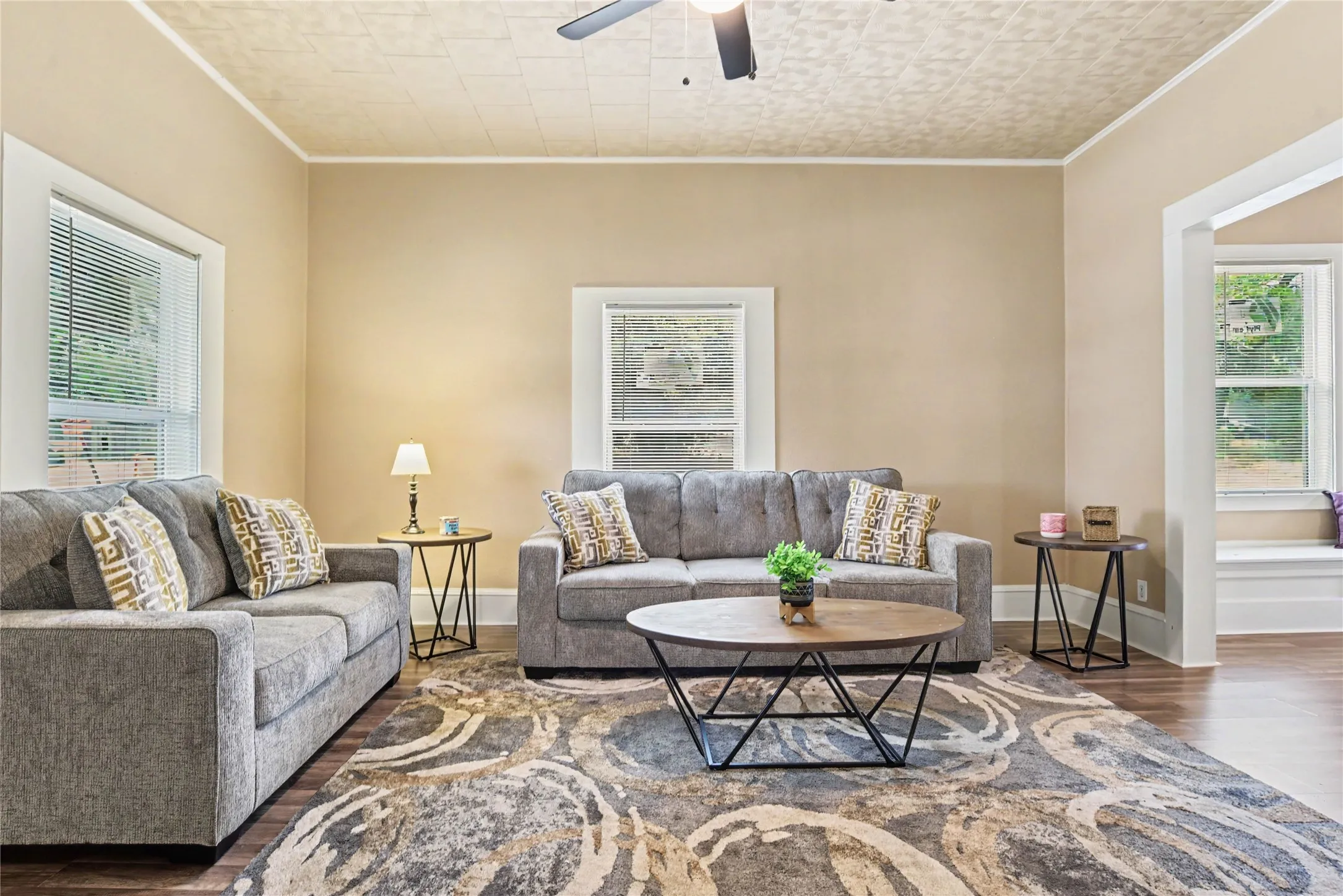 Single Family Residence For Sale in Ellis County , 108 E Tyler Street, Ennis, Texas 75119, 3 Bedroom, 1 Bathroom, Garage spaces, 1,176 Sqft, built in 1953, mls#21375353, Real Estate Agent in Ennis, Homes For Sale in Ellis county, Homes For Sale in Ennis, Realtor in Ennis Texas, Real Estate Brokerage Independent Realty Texas, Luminita Cordes Realtor