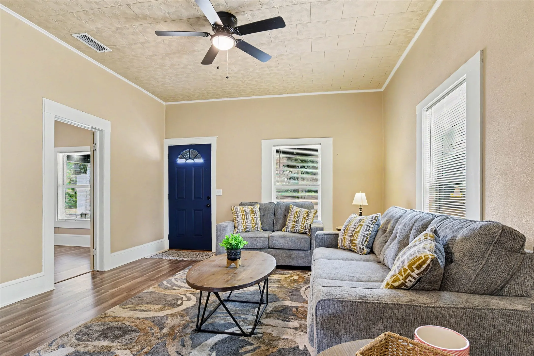 Single Family Residence For Sale in Ellis County , 108 E Tyler Street, Ennis, Texas 75119, 3 Bedroom, 1 Bathroom, Garage spaces, 1,176 Sqft, built in 1953, mls#21375353, Real Estate Agent in Ennis, Homes For Sale in Ellis county, Homes For Sale in Ennis, Realtor in Ennis Texas, Real Estate Brokerage Independent Realty Texas, Luminita Cordes Realtor