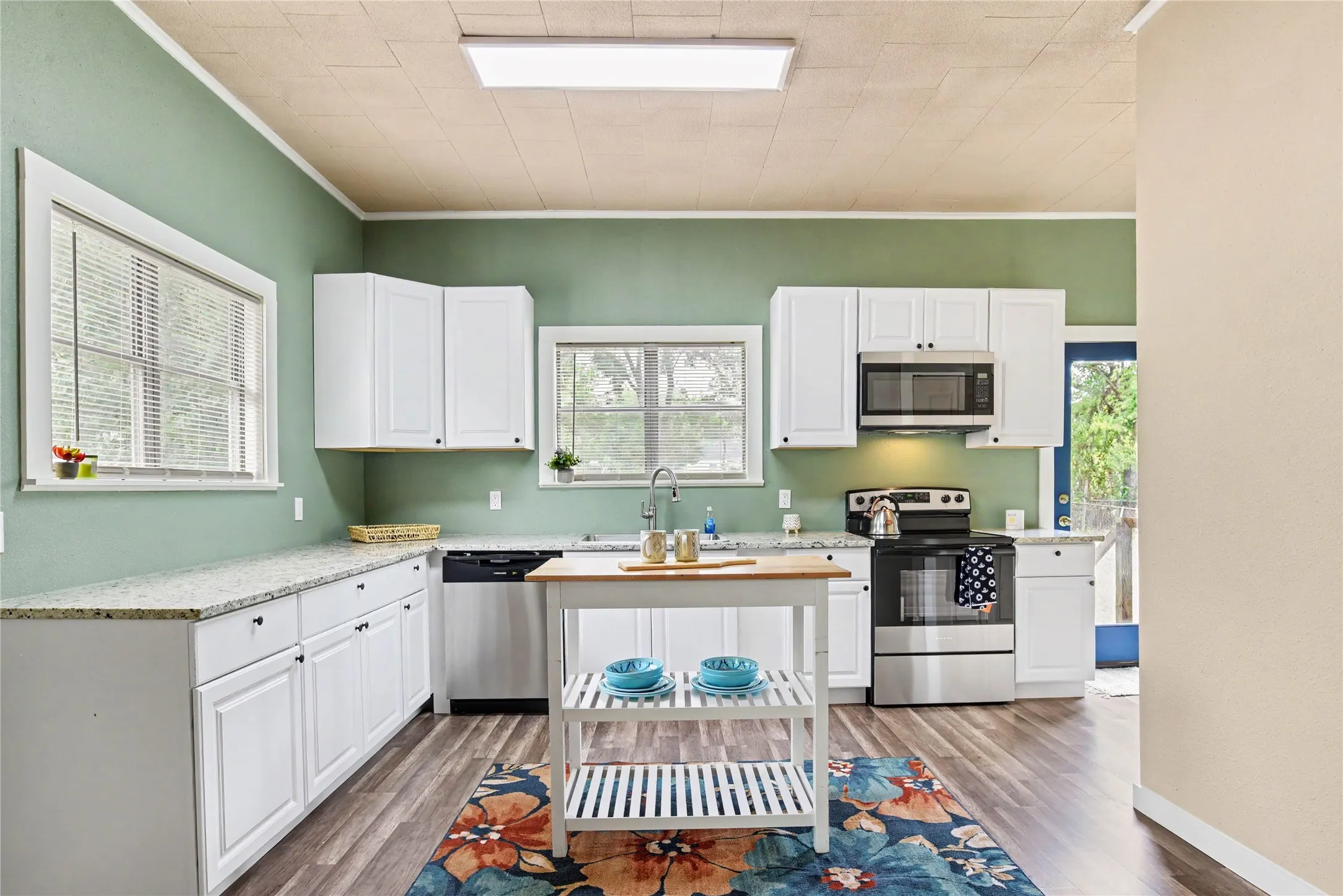 Single Family Residence For Sale in Ellis County , 108 E Tyler Street, Ennis, Texas 75119, 3 Bedroom, 1 Bathroom, Garage spaces, 1,176 Sqft, built in 1953, mls#21375353, Real Estate Agent in Ennis, Homes For Sale in Ellis county, Homes For Sale in Ennis, Realtor in Ennis Texas, Real Estate Brokerage Independent Realty Texas, Luminita Cordes Realtor