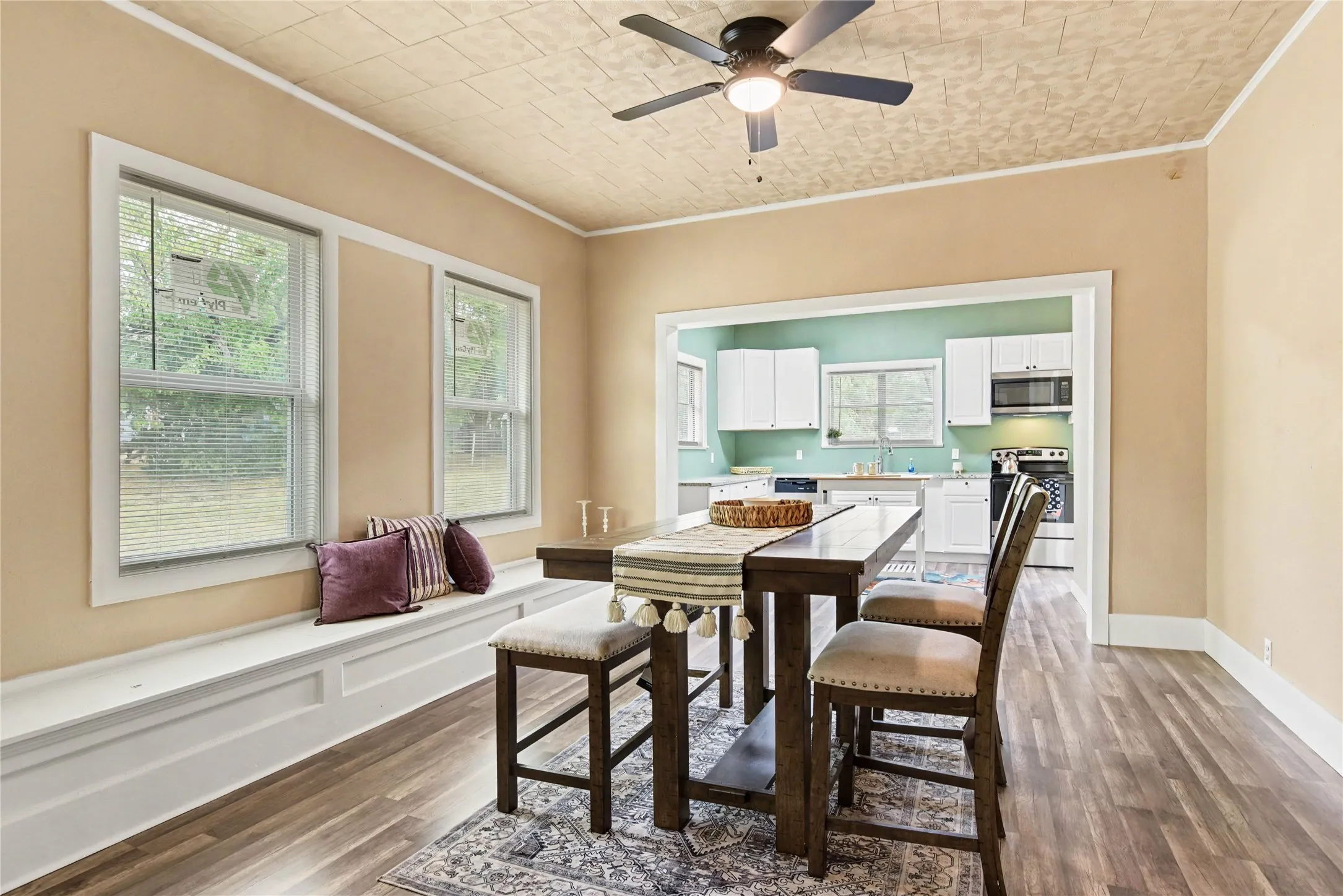Single Family Residence For Sale in Ellis County , 108 E Tyler Street, Ennis, Texas 75119, 3 Bedroom, 1 Bathroom, Garage spaces, 1,176 Sqft, built in 1953, mls#21375353, Real Estate Agent in Ennis, Homes For Sale in Ellis county, Homes For Sale in Ennis, Realtor in Ennis Texas, Real Estate Brokerage Independent Realty Texas, Luminita Cordes Realtor