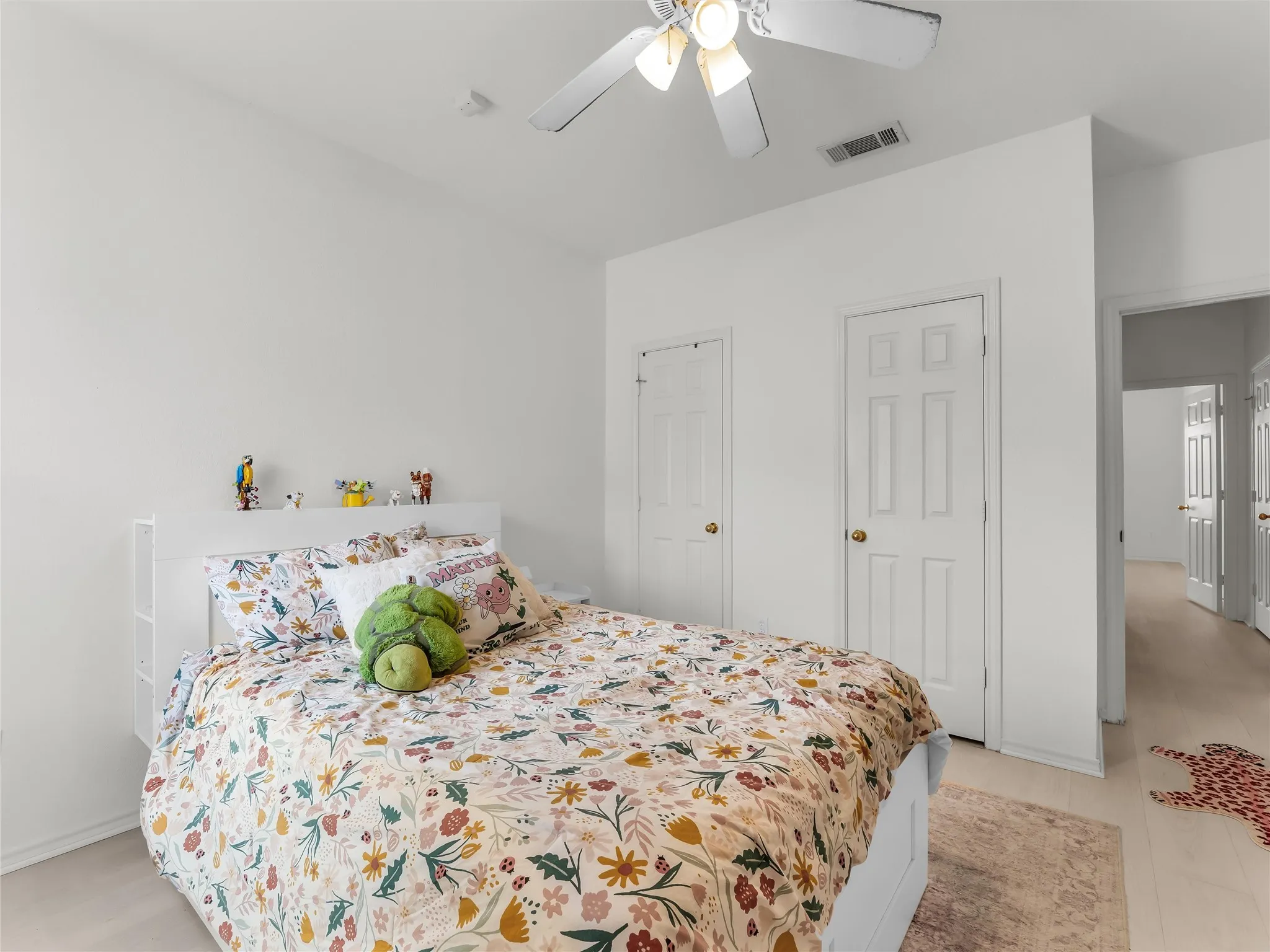 Condominium For Sale in Mc Lennan County , 1401 Bagby Avenue 2, Waco, Texas 76706, 2 Bedroom, 2 Bathroom, Garage spaces, 1,073 Sqft, built in 2000, mls#21375365, Real Estate Agent in Waco, Homes For Sale in Mc Lennan county, Homes For Sale in Waco, Realtor in Waco Texas, Real Estate Brokerage Independent Realty Texas, Luminita Cordes Realtor