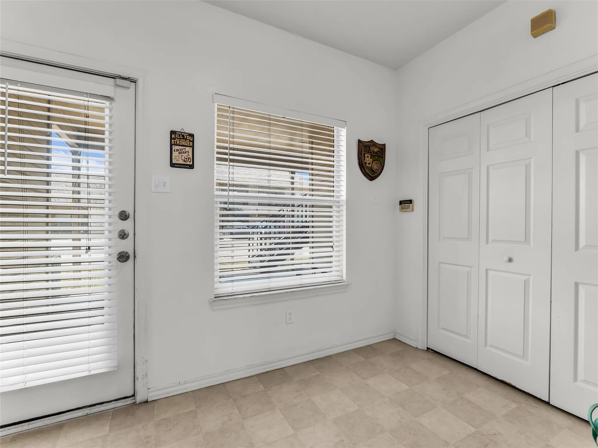 Condominium For Sale in Mc Lennan County , 1401 Bagby Avenue 2, Waco, Texas 76706, 2 Bedroom, 2 Bathroom, Garage spaces, 1,073 Sqft, built in 2000, mls#21375365, Real Estate Agent in Waco, Homes For Sale in Mc Lennan county, Homes For Sale in Waco, Realtor in Waco Texas, Real Estate Brokerage Independent Realty Texas, Luminita Cordes Realtor