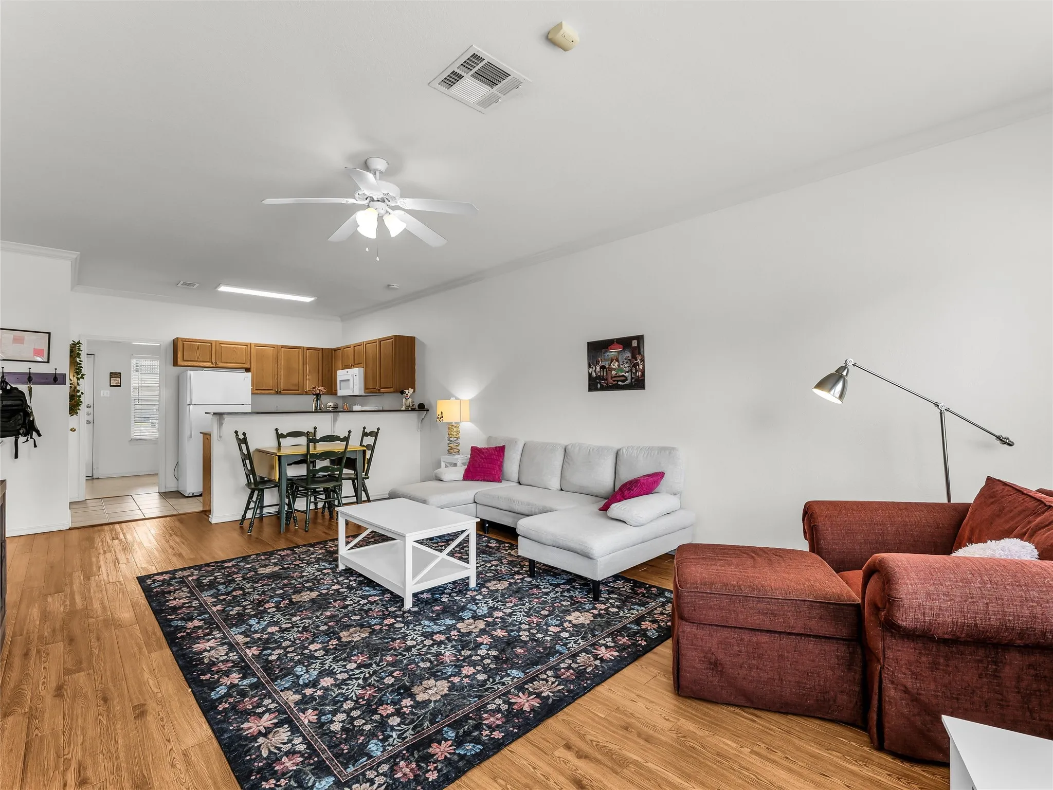 Condominium For Sale in Mc Lennan County , 1401 Bagby Avenue 2, Waco, Texas 76706, 2 Bedroom, 2 Bathroom, Garage spaces, 1,073 Sqft, built in 2000, mls#21375365, Real Estate Agent in Waco, Homes For Sale in Mc Lennan county, Homes For Sale in Waco, Realtor in Waco Texas, Real Estate Brokerage Independent Realty Texas, Luminita Cordes Realtor