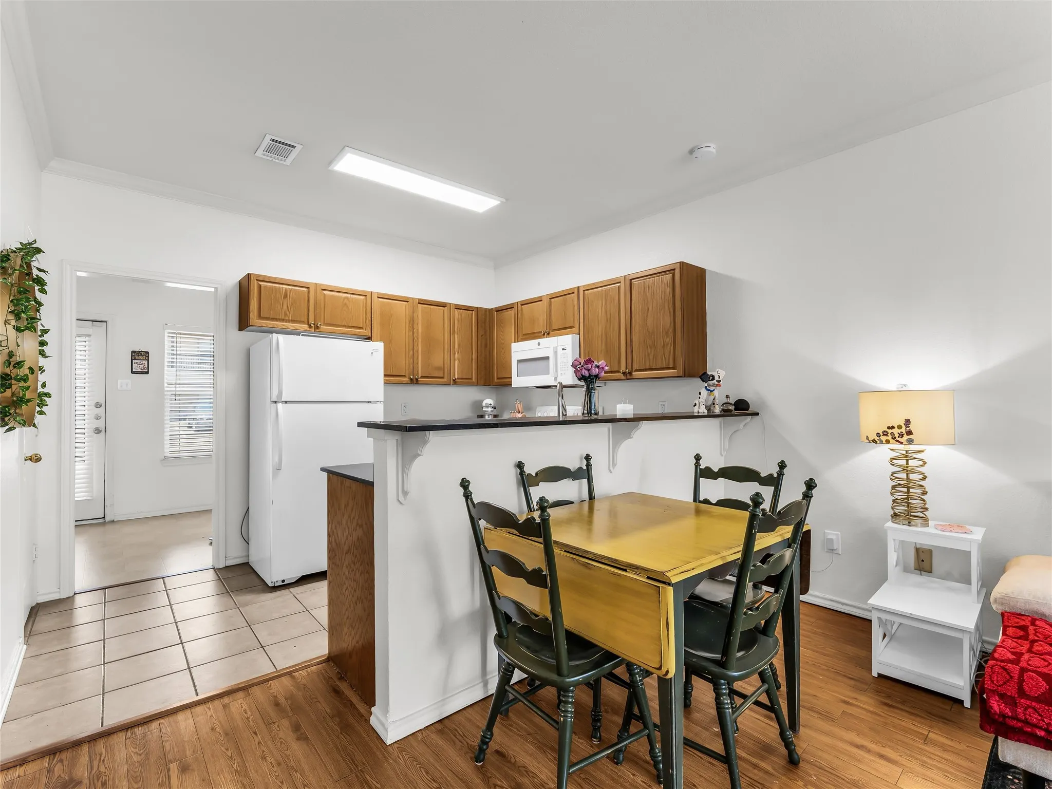 Condominium For Sale in Mc Lennan County , 1401 Bagby Avenue 2, Waco, Texas 76706, 2 Bedroom, 2 Bathroom, Garage spaces, 1,073 Sqft, built in 2000, mls#21375365, Real Estate Agent in Waco, Homes For Sale in Mc Lennan county, Homes For Sale in Waco, Realtor in Waco Texas, Real Estate Brokerage Independent Realty Texas, Luminita Cordes Realtor