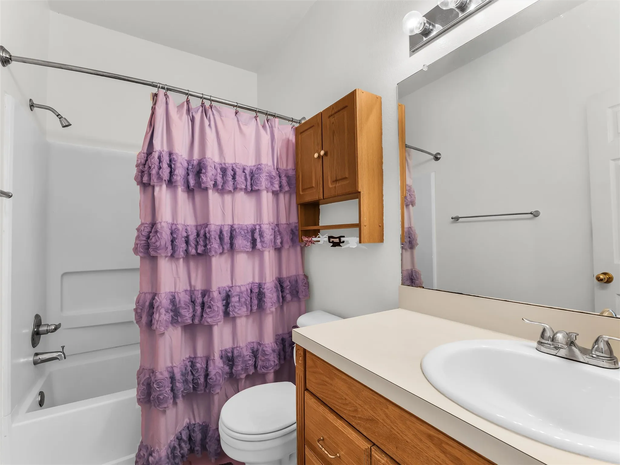 Condominium For Sale in Mc Lennan County , 1401 Bagby Avenue 2, Waco, Texas 76706, 2 Bedroom, 2 Bathroom, Garage spaces, 1,073 Sqft, built in 2000, mls#21375365, Real Estate Agent in Waco, Homes For Sale in Mc Lennan county, Homes For Sale in Waco, Realtor in Waco Texas, Real Estate Brokerage Independent Realty Texas, Luminita Cordes Realtor