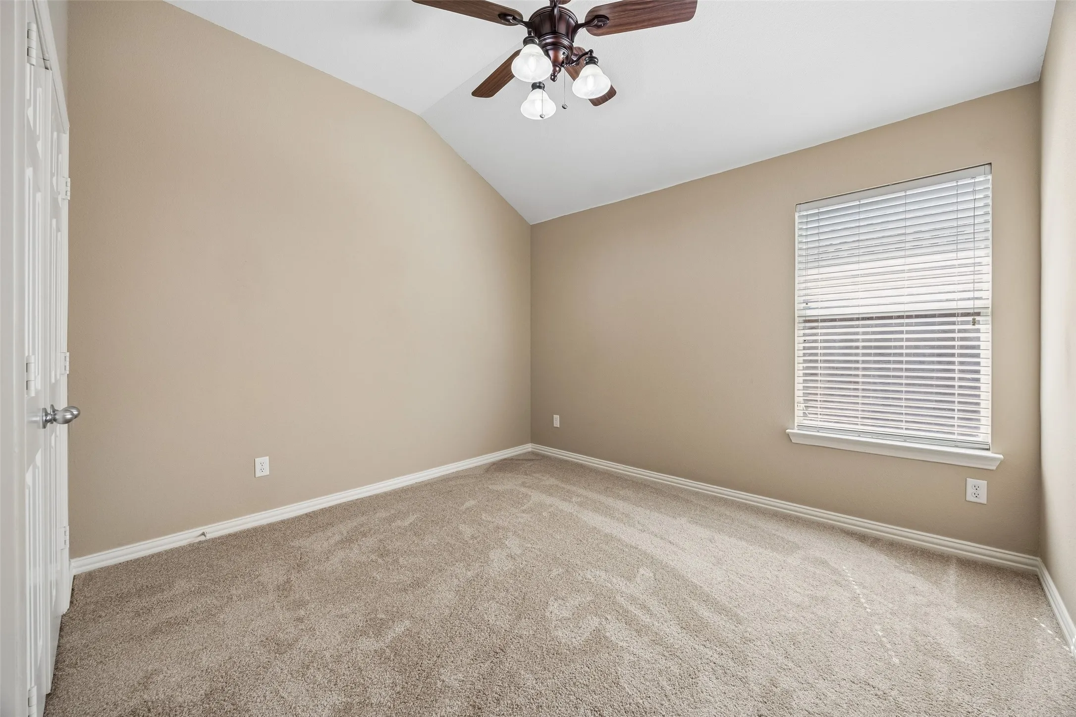Single Family Residence For Sale in Dallas County , 655 Campolina Drive, Grand Prairie, Texas 75052, 4 Bedroom, 2 Bathroom, 3 Garage spaces, 2,312 Sqft, built in 2005, mls#21373915, Real Estate Agent in Grand Prairie, Homes For Sale in Dallas county, Homes For Sale in Grand Prairie, Realtor in Grand Prairie Texas, Real Estate Brokerage Independent Realty Texas, Luminita Cordes Realtor