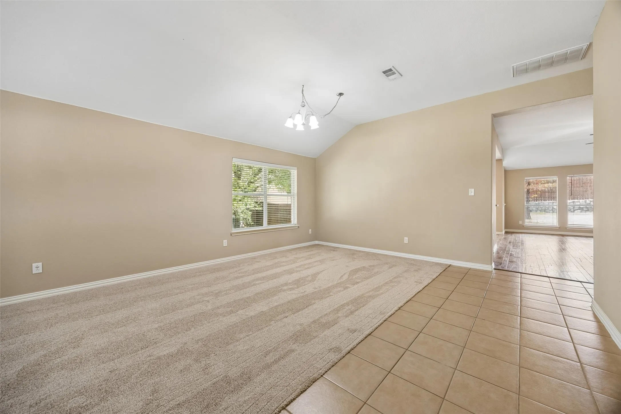 Single Family Residence For Sale in Dallas County , 655 Campolina Drive, Grand Prairie, Texas 75052, 4 Bedroom, 2 Bathroom, 3 Garage spaces, 2,312 Sqft, built in 2005, mls#21373915, Real Estate Agent in Grand Prairie, Homes For Sale in Dallas county, Homes For Sale in Grand Prairie, Realtor in Grand Prairie Texas, Real Estate Brokerage Independent Realty Texas, Luminita Cordes Realtor