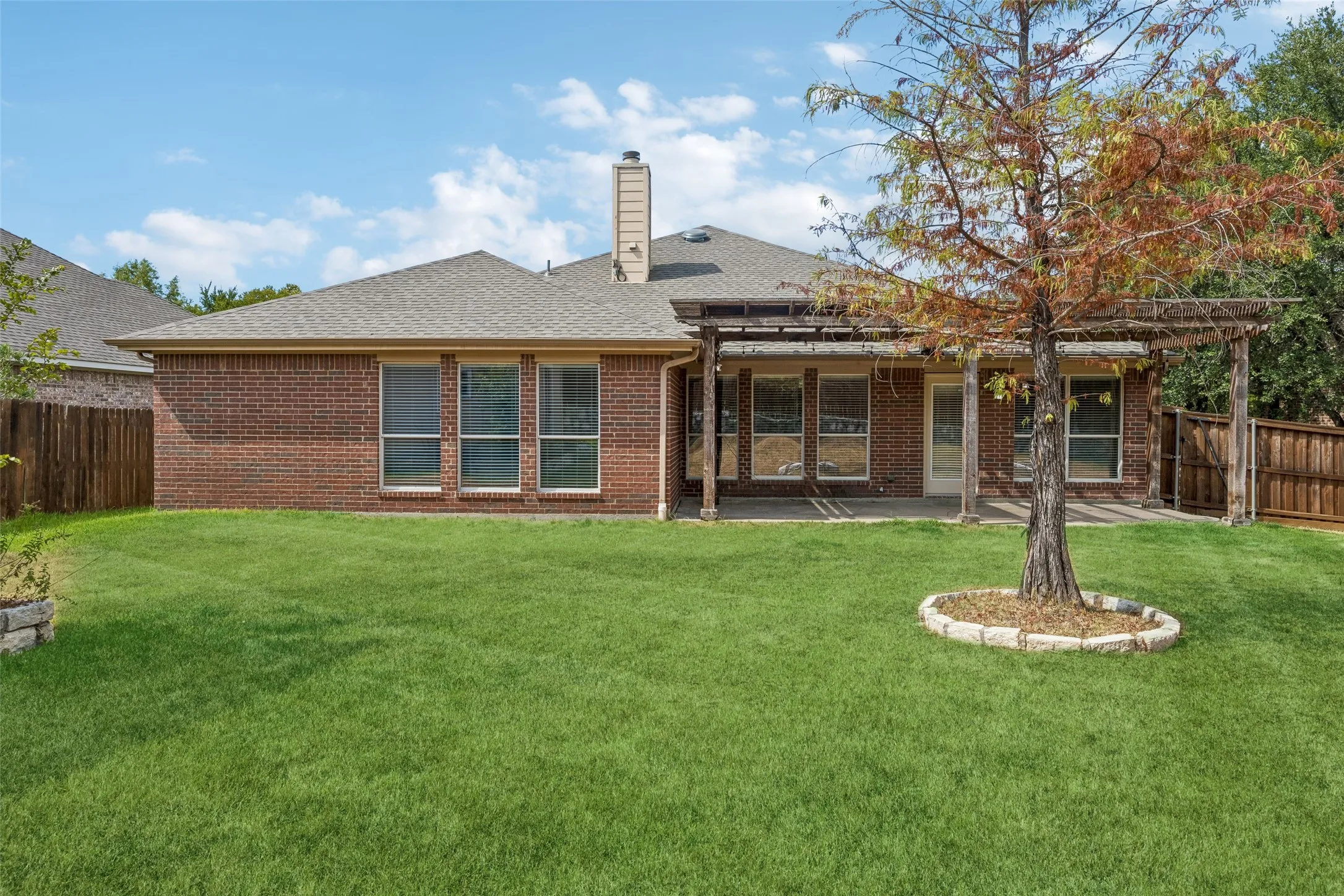 Single Family Residence For Sale in Dallas County , 655 Campolina Drive, Grand Prairie, Texas 75052, 4 Bedroom, 2 Bathroom, 3 Garage spaces, 2,312 Sqft, built in 2005, mls#21373915, Real Estate Agent in Grand Prairie, Homes For Sale in Dallas county, Homes For Sale in Grand Prairie, Realtor in Grand Prairie Texas, Real Estate Brokerage Independent Realty Texas, Luminita Cordes Realtor