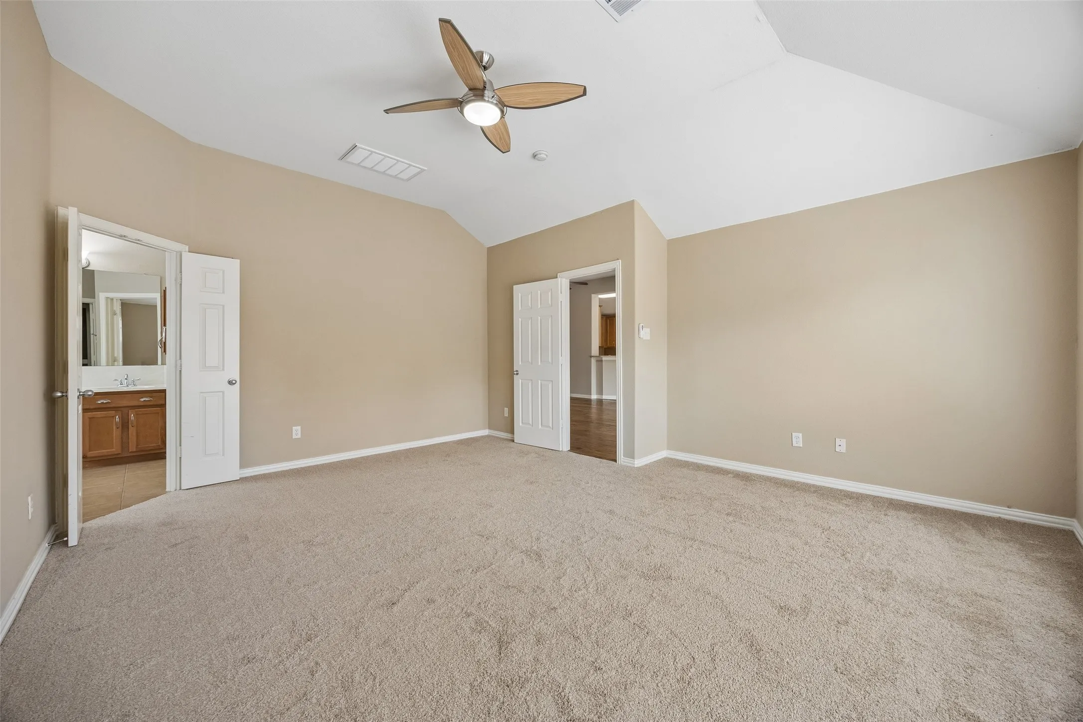Single Family Residence For Sale in Dallas County , 655 Campolina Drive, Grand Prairie, Texas 75052, 4 Bedroom, 2 Bathroom, 3 Garage spaces, 2,312 Sqft, built in 2005, mls#21373915, Real Estate Agent in Grand Prairie, Homes For Sale in Dallas county, Homes For Sale in Grand Prairie, Realtor in Grand Prairie Texas, Real Estate Brokerage Independent Realty Texas, Luminita Cordes Realtor