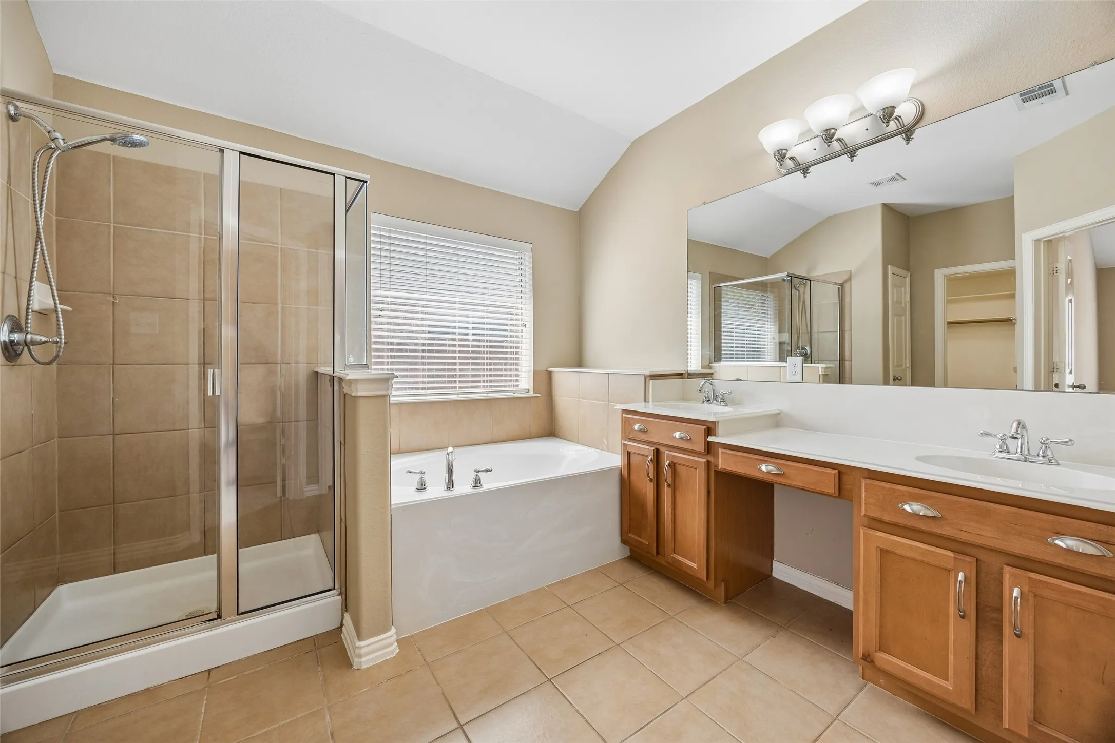 Single Family Residence For Sale in Dallas County , 655 Campolina Drive, Grand Prairie, Texas 75052, 4 Bedroom, 2 Bathroom, 3 Garage spaces, 2,312 Sqft, built in 2005, mls#21373915, Real Estate Agent in Grand Prairie, Homes For Sale in Dallas county, Homes For Sale in Grand Prairie, Realtor in Grand Prairie Texas, Real Estate Brokerage Independent Realty Texas, Luminita Cordes Realtor
