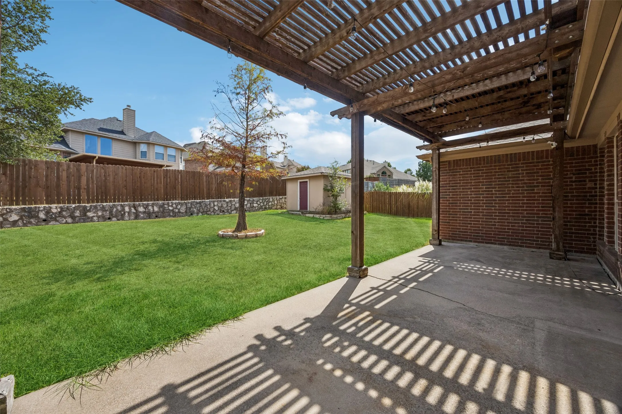 Single Family Residence For Sale in Dallas County , 655 Campolina Drive, Grand Prairie, Texas 75052, 4 Bedroom, 2 Bathroom, 3 Garage spaces, 2,312 Sqft, built in 2005, mls#21373915, Real Estate Agent in Grand Prairie, Homes For Sale in Dallas county, Homes For Sale in Grand Prairie, Realtor in Grand Prairie Texas, Real Estate Brokerage Independent Realty Texas, Luminita Cordes Realtor