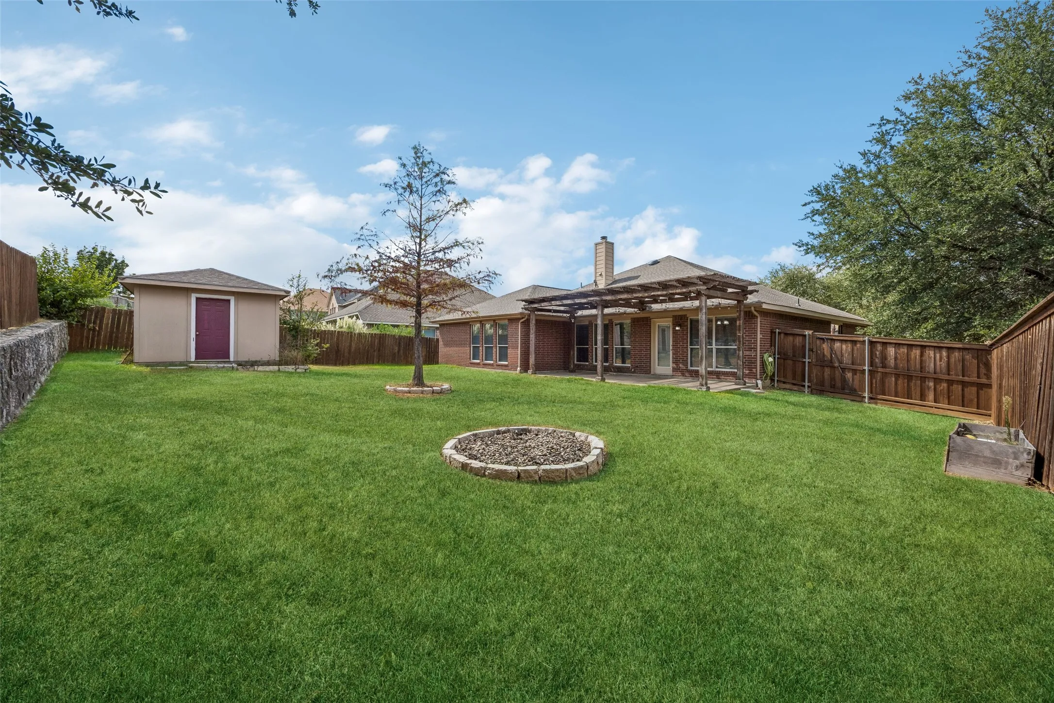 Single Family Residence For Sale in Dallas County , 655 Campolina Drive, Grand Prairie, Texas 75052, 4 Bedroom, 2 Bathroom, 3 Garage spaces, 2,312 Sqft, built in 2005, mls#21373915, Real Estate Agent in Grand Prairie, Homes For Sale in Dallas county, Homes For Sale in Grand Prairie, Realtor in Grand Prairie Texas, Real Estate Brokerage Independent Realty Texas, Luminita Cordes Realtor