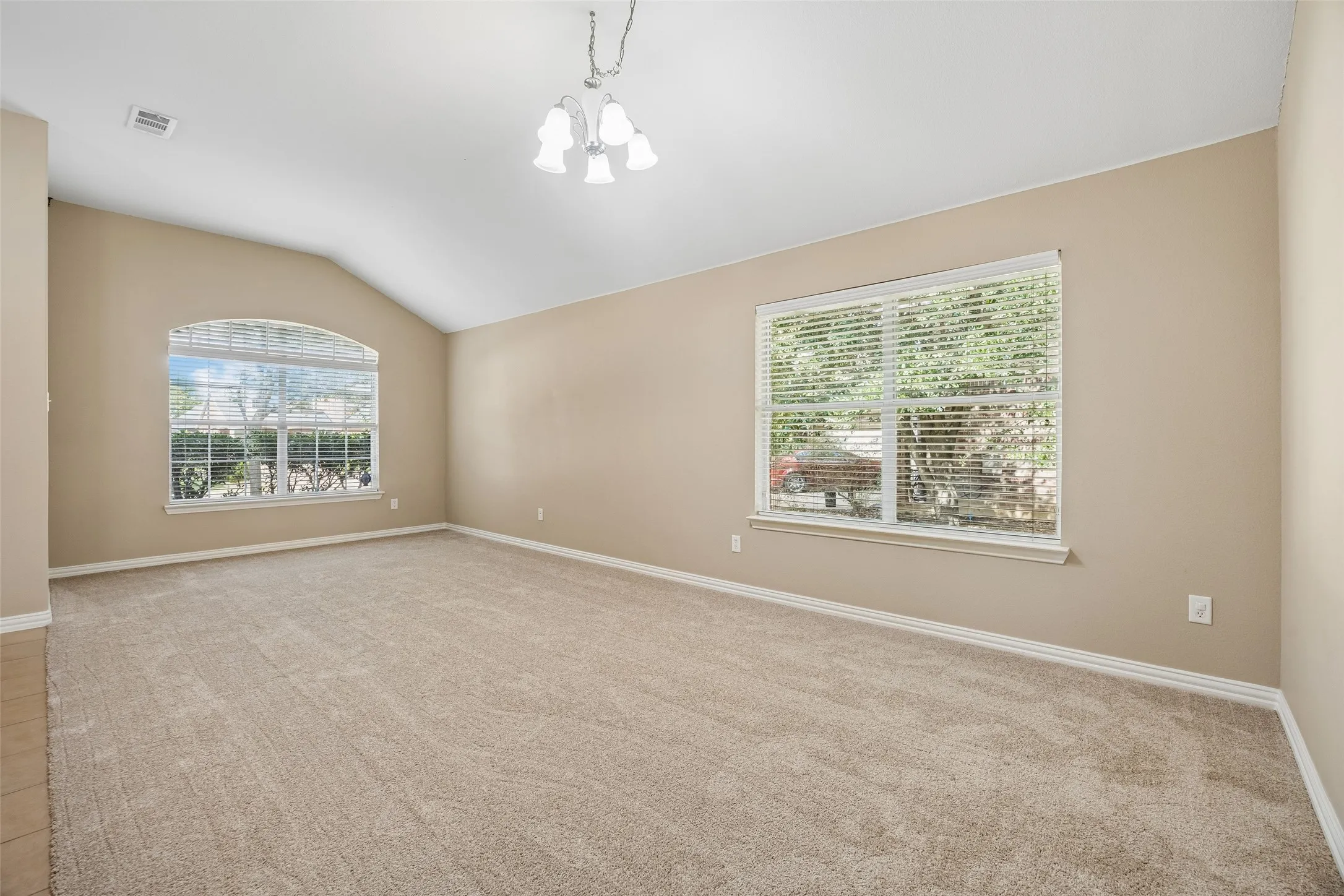Single Family Residence For Sale in Dallas County , 655 Campolina Drive, Grand Prairie, Texas 75052, 4 Bedroom, 2 Bathroom, 3 Garage spaces, 2,312 Sqft, built in 2005, mls#21373915, Real Estate Agent in Grand Prairie, Homes For Sale in Dallas county, Homes For Sale in Grand Prairie, Realtor in Grand Prairie Texas, Real Estate Brokerage Independent Realty Texas, Luminita Cordes Realtor