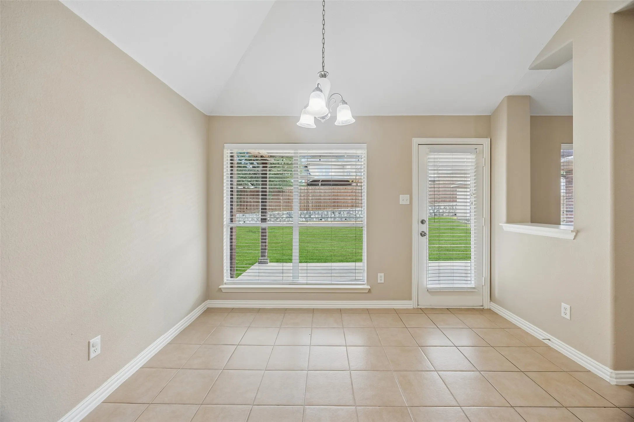 Single Family Residence For Sale in Dallas County , 655 Campolina Drive, Grand Prairie, Texas 75052, 4 Bedroom, 2 Bathroom, 3 Garage spaces, 2,312 Sqft, built in 2005, mls#21373915, Real Estate Agent in Grand Prairie, Homes For Sale in Dallas county, Homes For Sale in Grand Prairie, Realtor in Grand Prairie Texas, Real Estate Brokerage Independent Realty Texas, Luminita Cordes Realtor