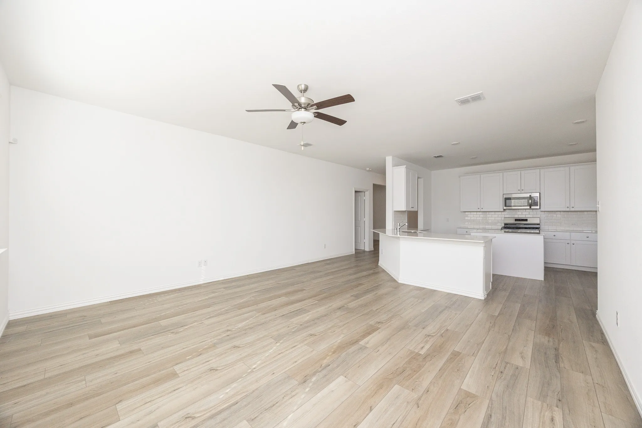 Single Family Residence For Rent in Kaufman County , 2406 Bold Venture Drive, Forney, Texas 75126, 4 Bedroom, 2 Bathroom, 2 Garage spaces, 1,998 Sqft, built in 2024, mls#21375299, Real Estate Agent in Forney, Homes For Rent in Kaufman county, Homes For Rent in Forney, Realtor in Forney Texas, Real Estate Brokerage Independent Realty Texas, Luminita Cordes Realtor
