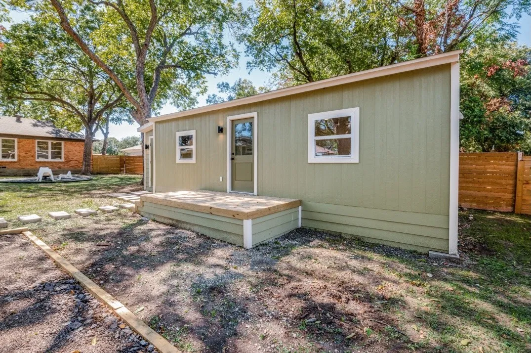 Single Family Residence For Sale in Dallas County , 2433 Southwood Drive, Dallas, Texas 75233, 2 Bedroom, 1 Bathroom, Garage spaces, 1,139 Sqft, built in 1952, mls#21374027, Real Estate Agent in Dallas, Homes For Sale in Dallas county, Homes For Sale in Dallas, Realtor in Dallas Texas, Real Estate Brokerage Independent Realty Texas, Luminita Cordes Realtor