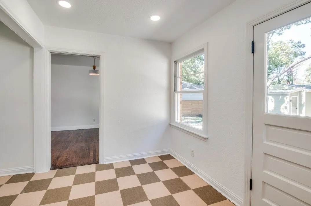 Single Family Residence For Sale in Dallas County , 2433 Southwood Drive, Dallas, Texas 75233, 2 Bedroom, 1 Bathroom, Garage spaces, 1,139 Sqft, built in 1952, mls#21374027, Real Estate Agent in Dallas, Homes For Sale in Dallas county, Homes For Sale in Dallas, Realtor in Dallas Texas, Real Estate Brokerage Independent Realty Texas, Luminita Cordes Realtor