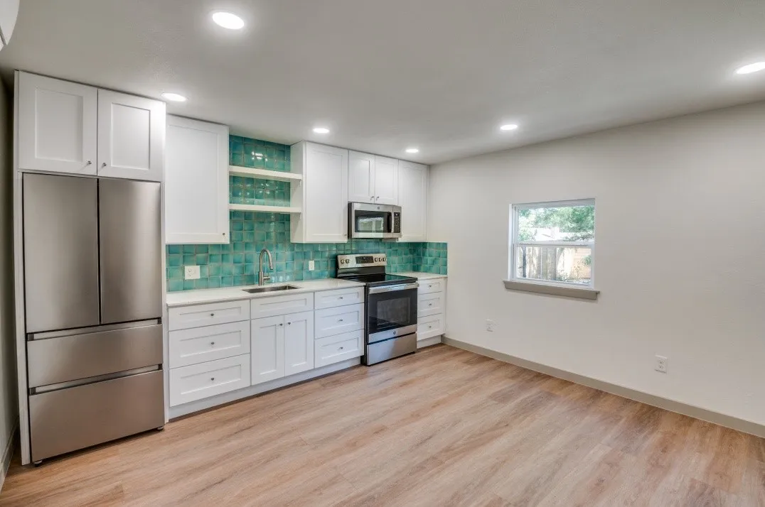 Single Family Residence For Sale in Dallas County , 2433 Southwood Drive, Dallas, Texas 75233, 2 Bedroom, 1 Bathroom, Garage spaces, 1,139 Sqft, built in 1952, mls#21374027, Real Estate Agent in Dallas, Homes For Sale in Dallas county, Homes For Sale in Dallas, Realtor in Dallas Texas, Real Estate Brokerage Independent Realty Texas, Luminita Cordes Realtor